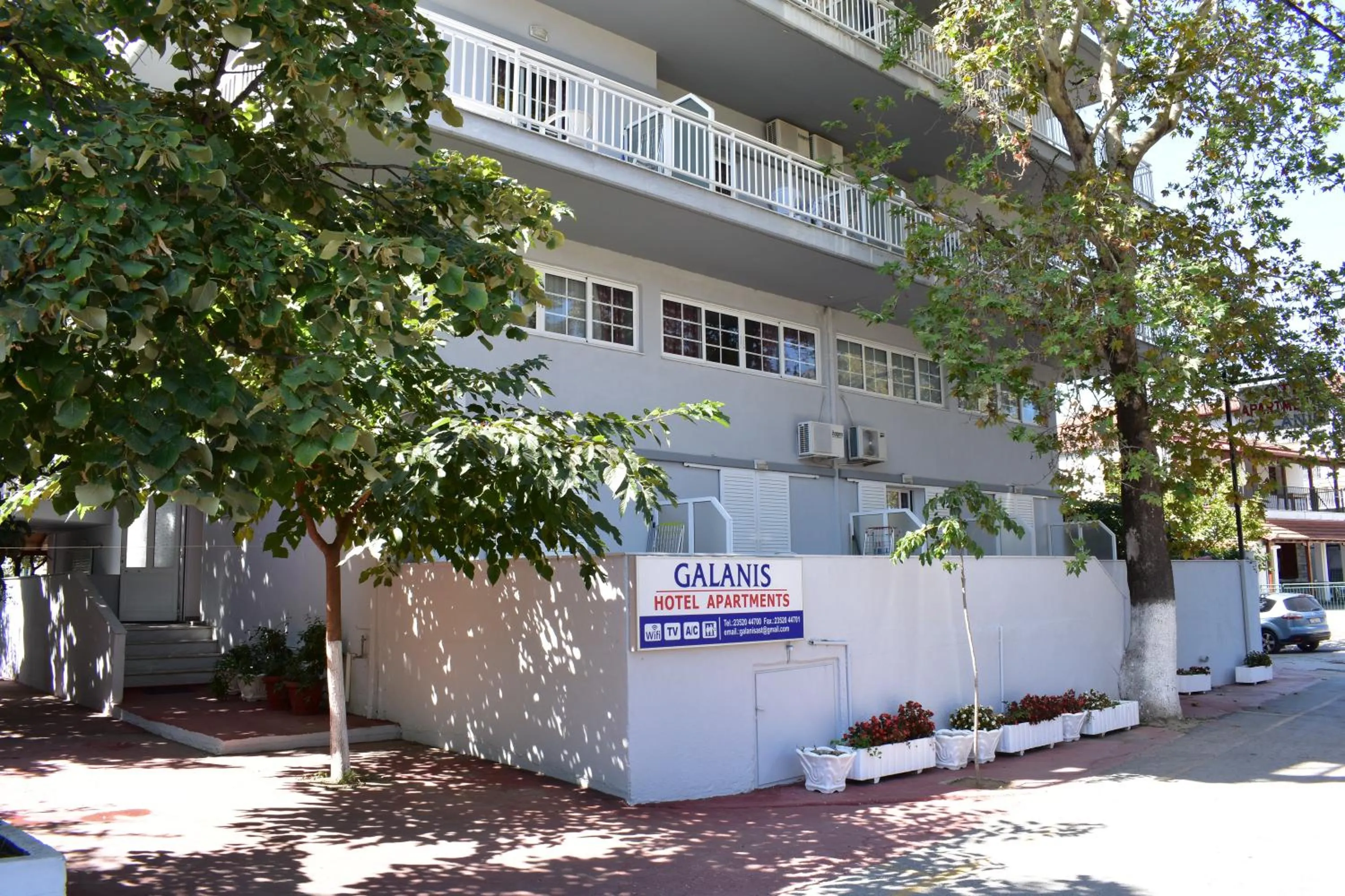 Galanis Studios and Apartments