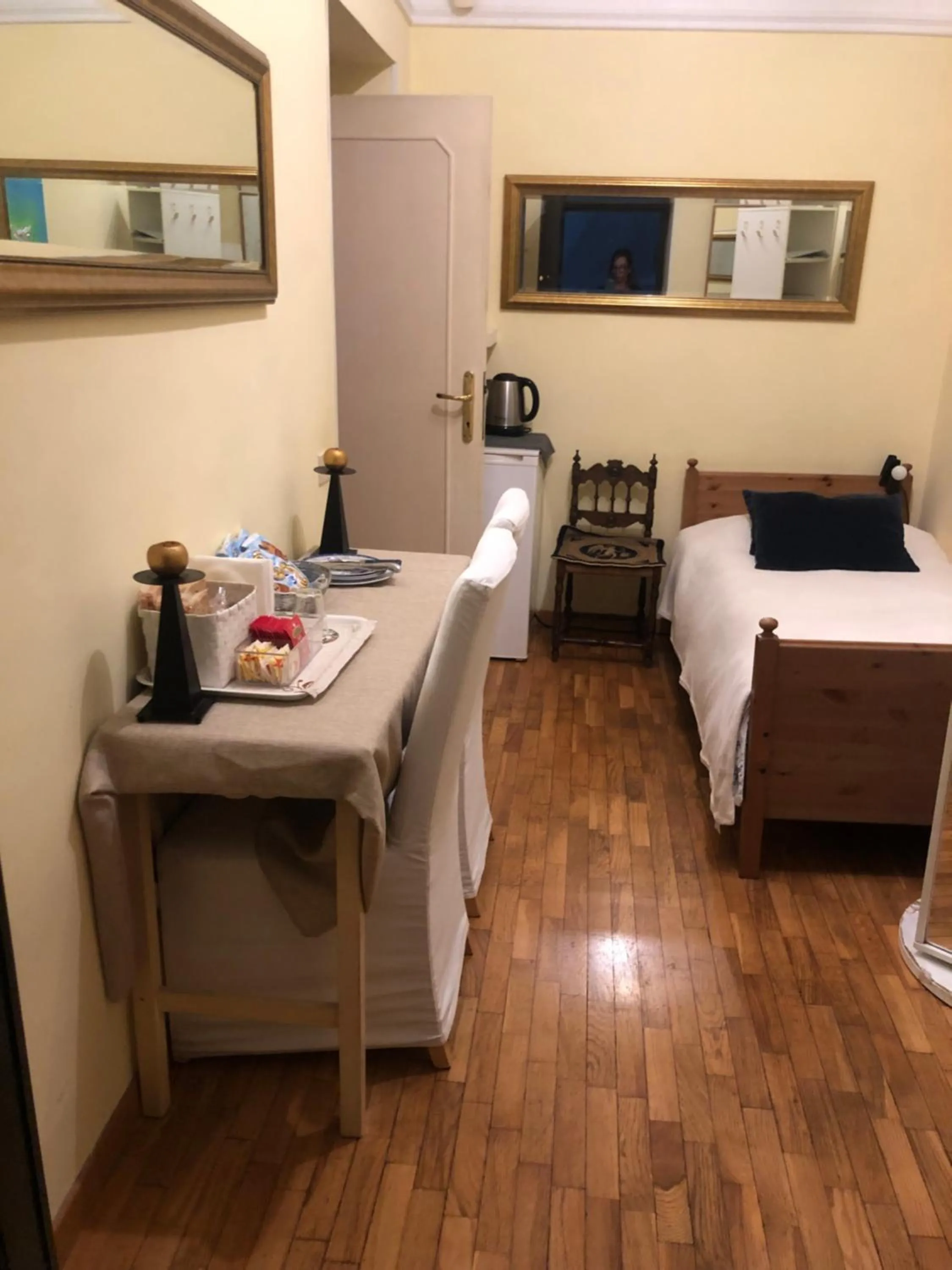 Dining area, Bed in Aurora 31 - Suite & Breakfast