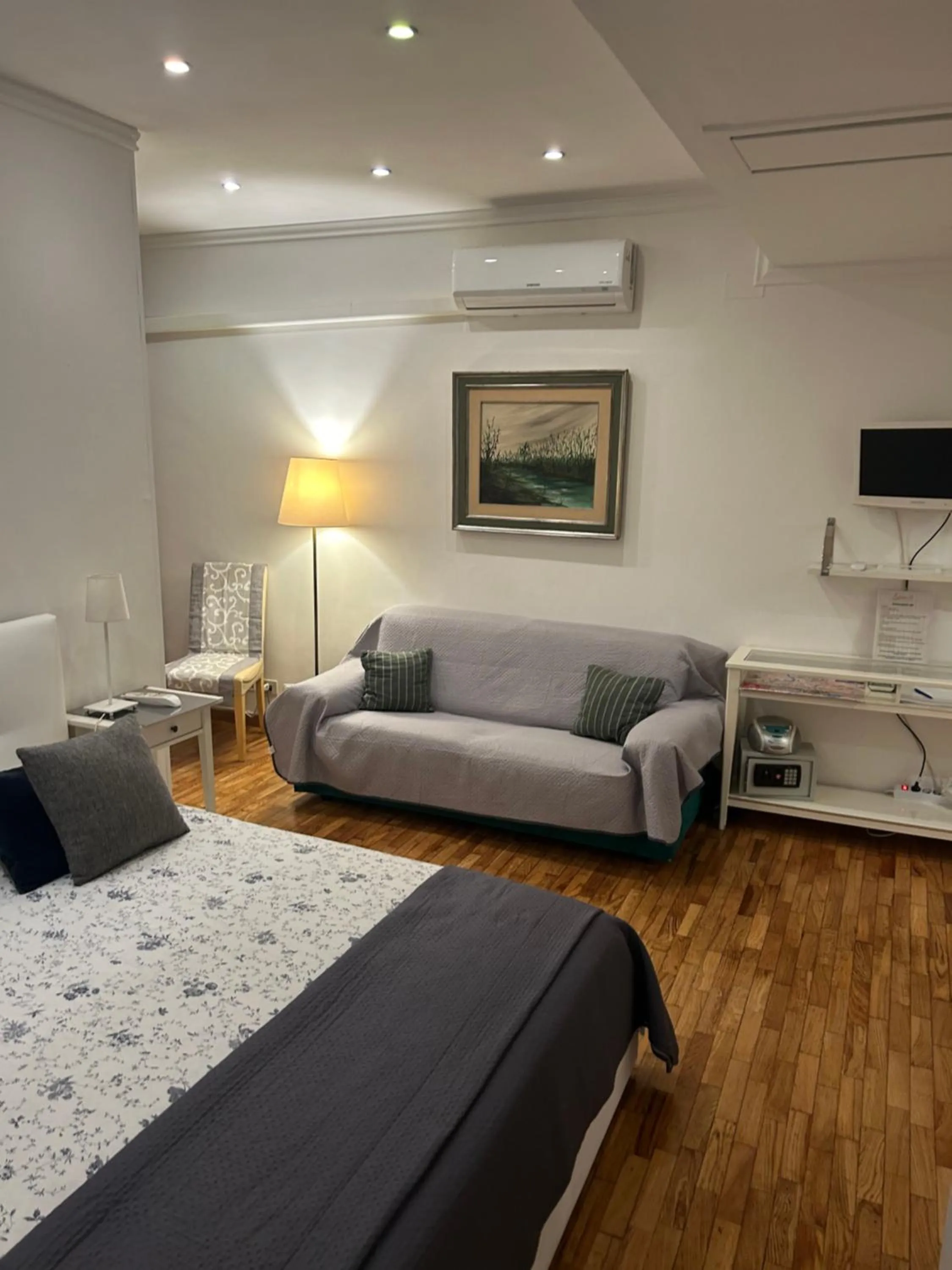 Communal lounge/ TV room, Bed in Aurora 31 - Suite & Breakfast