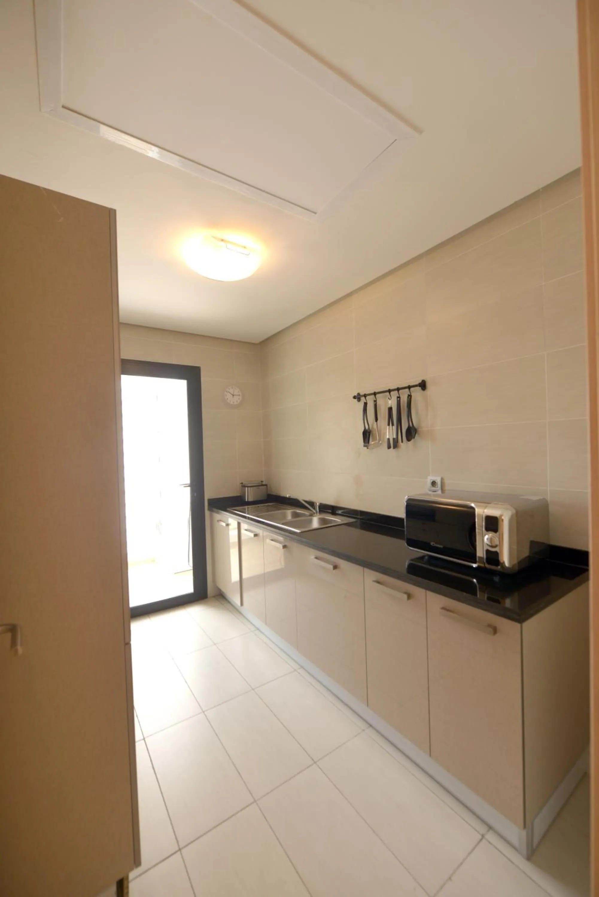 Kitchen or kitchenette in Prestigia Rabat Hay Riad Premium Apartments près stade foot My abdellah
