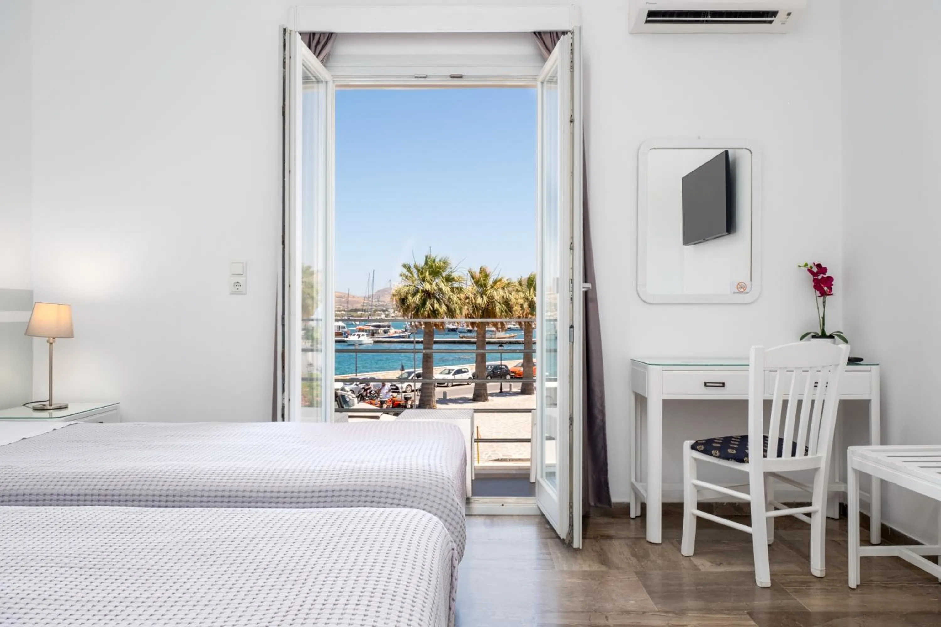 Bedroom, Bed in Hotel Oasis