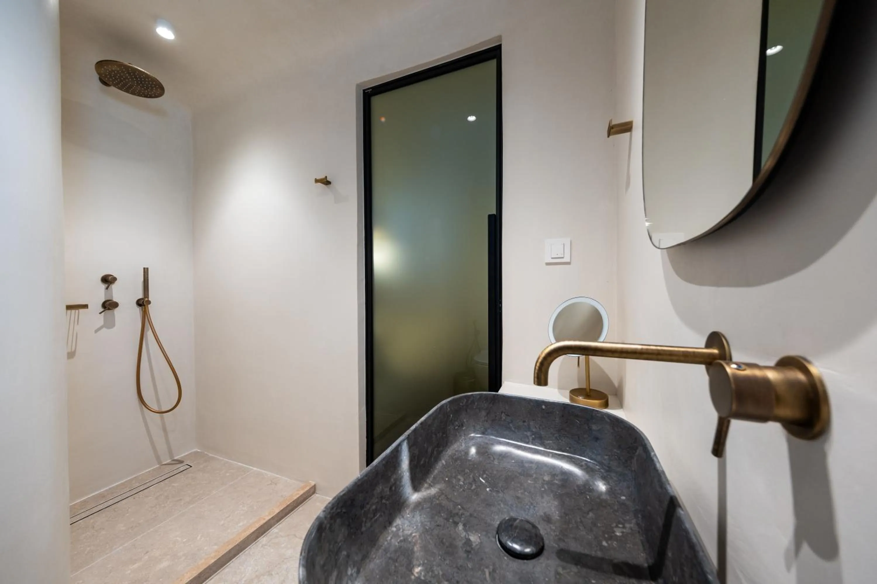 Shower in Hotel Oasis