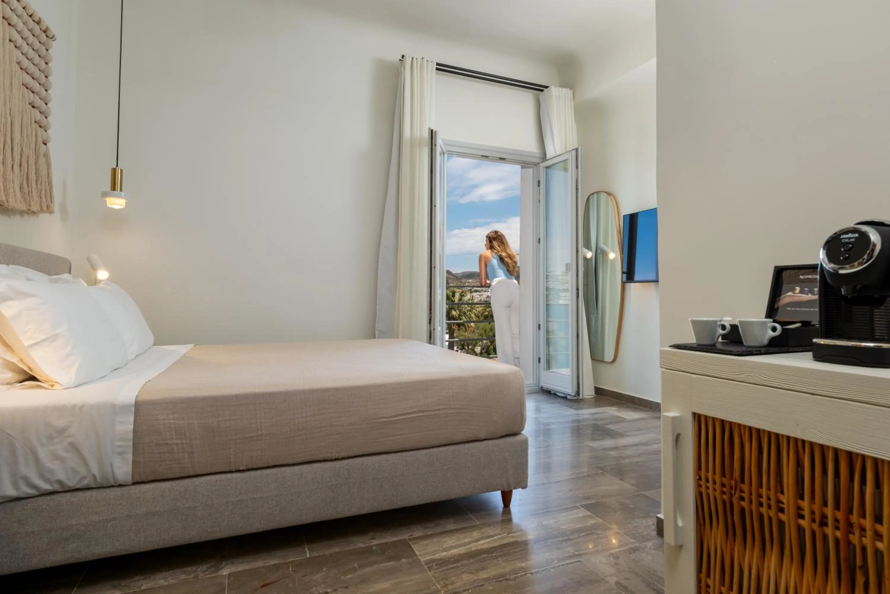 Coffee/tea facilities, Bed in Hotel Oasis