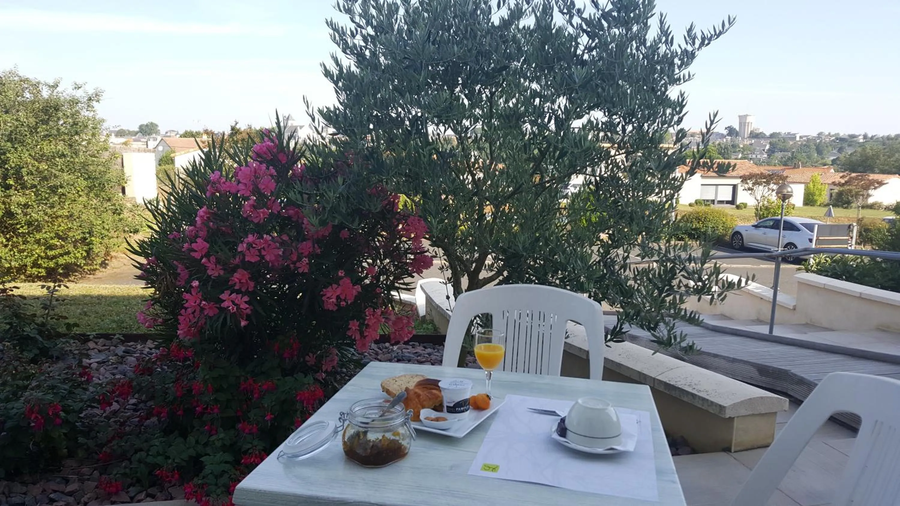 Patio in Hôtellerie Saint Jean