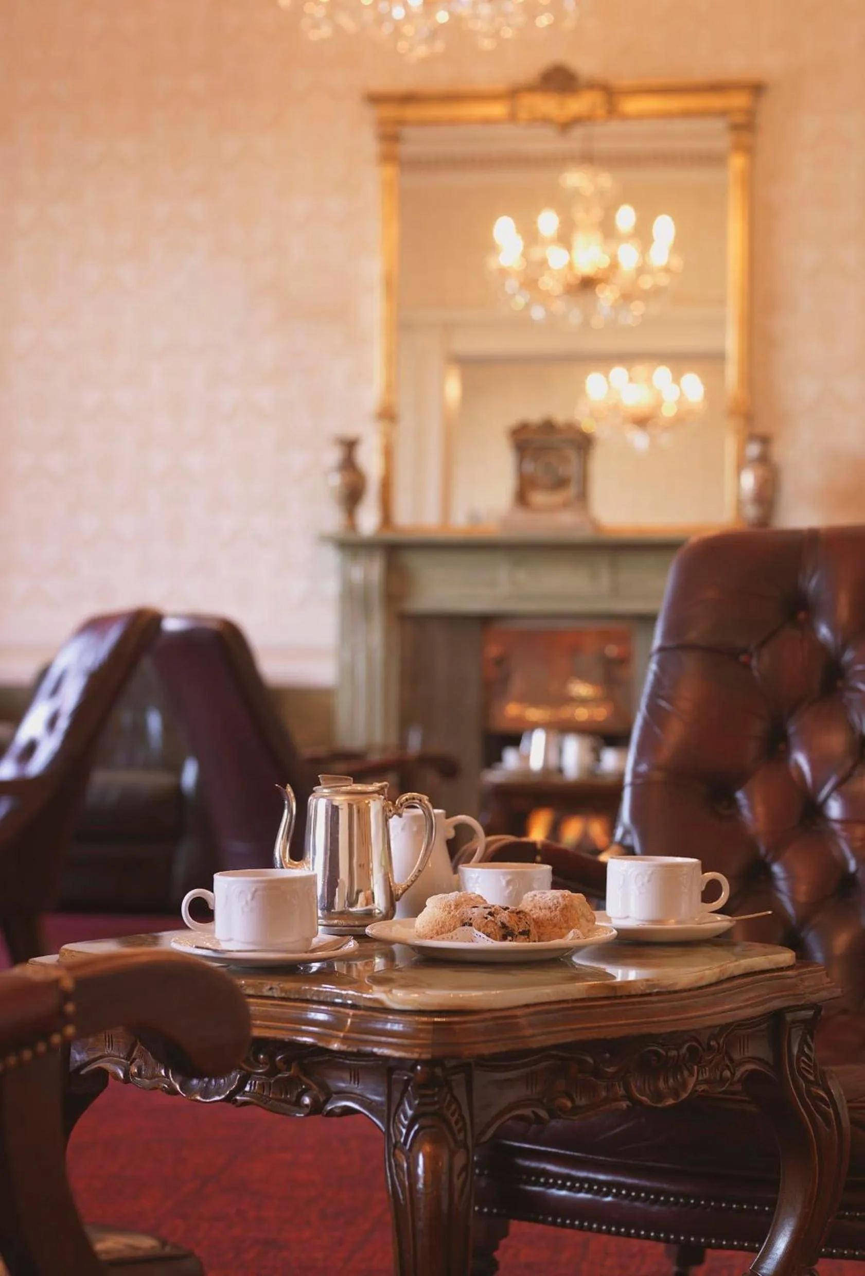 Lounge or bar in North West Castle Hotel