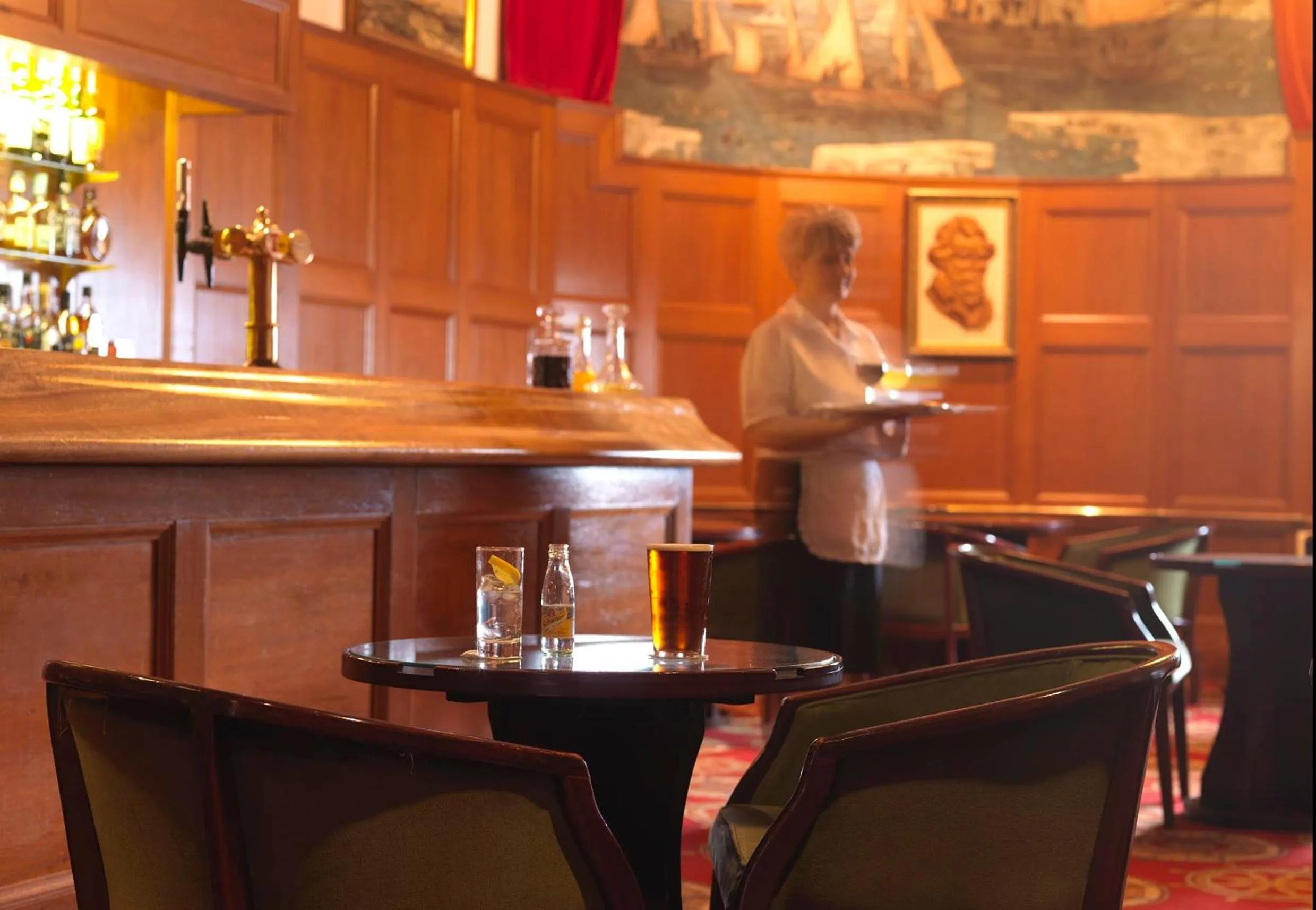 Lounge or bar in North West Castle Hotel