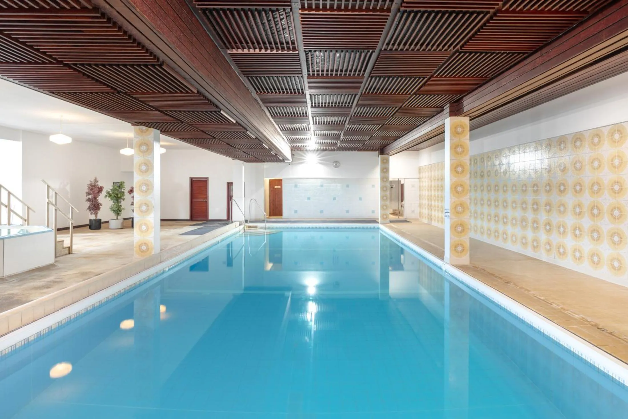 Swimming pool in North West Castle Hotel