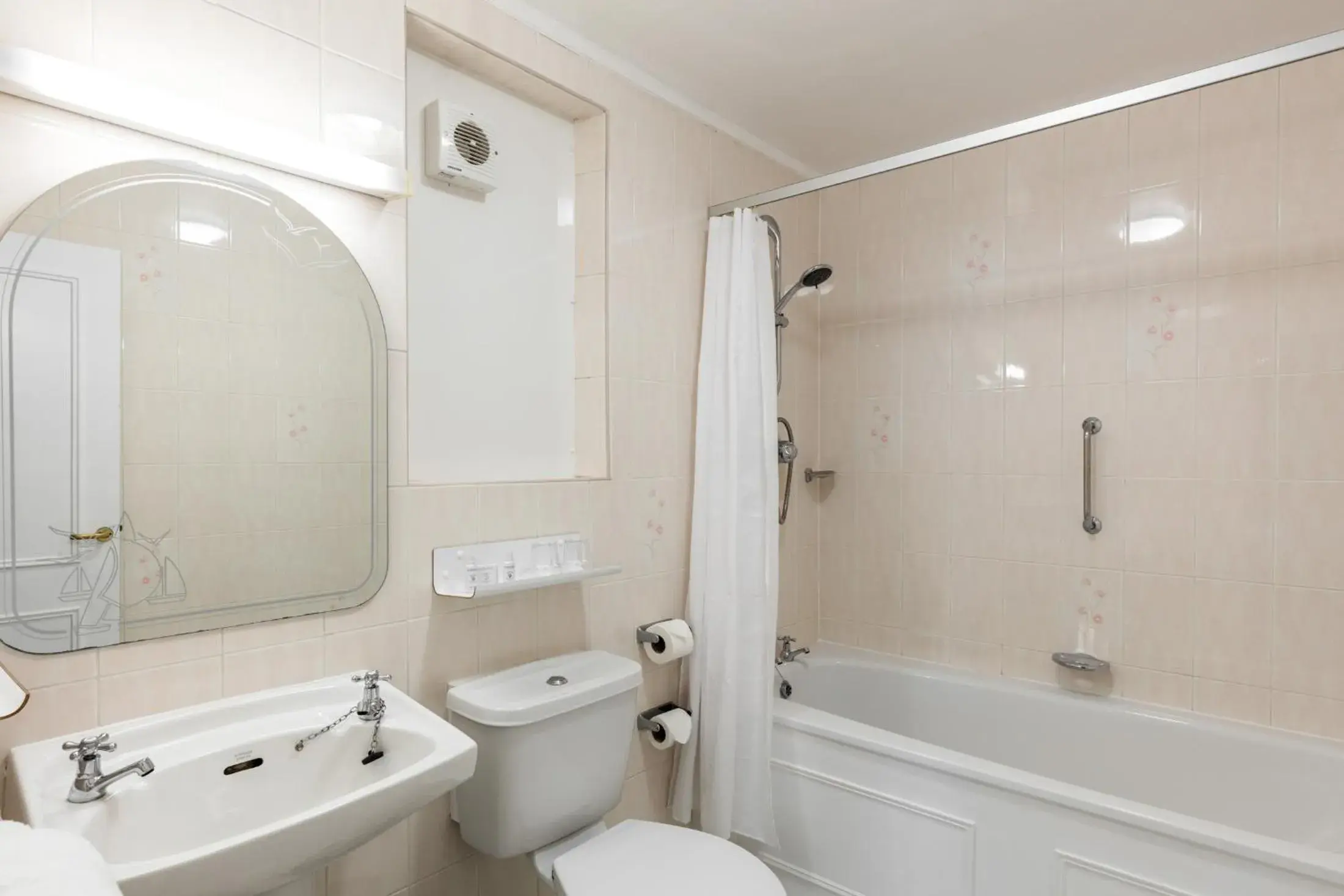 Family Room in North West Castle Hotel Family Room in North West Castle Hotel