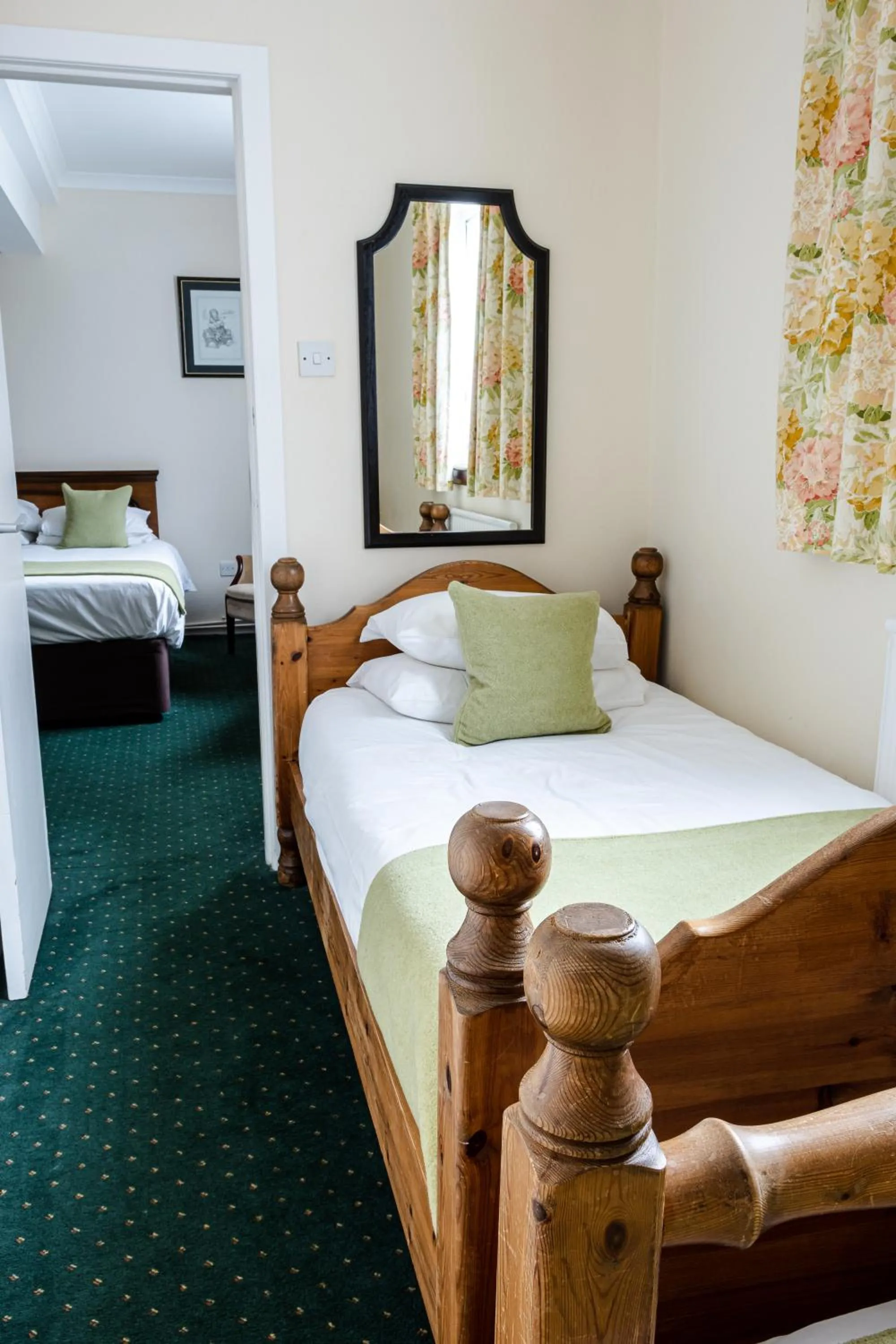 Bedroom, Bed in North West Castle Hotel