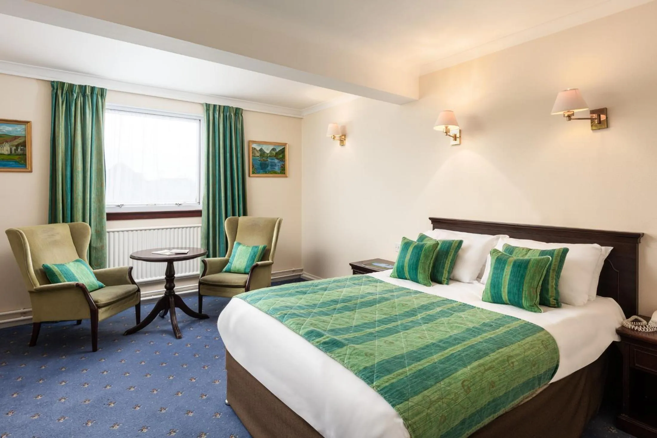 Bedroom, Bed in North West Castle Hotel