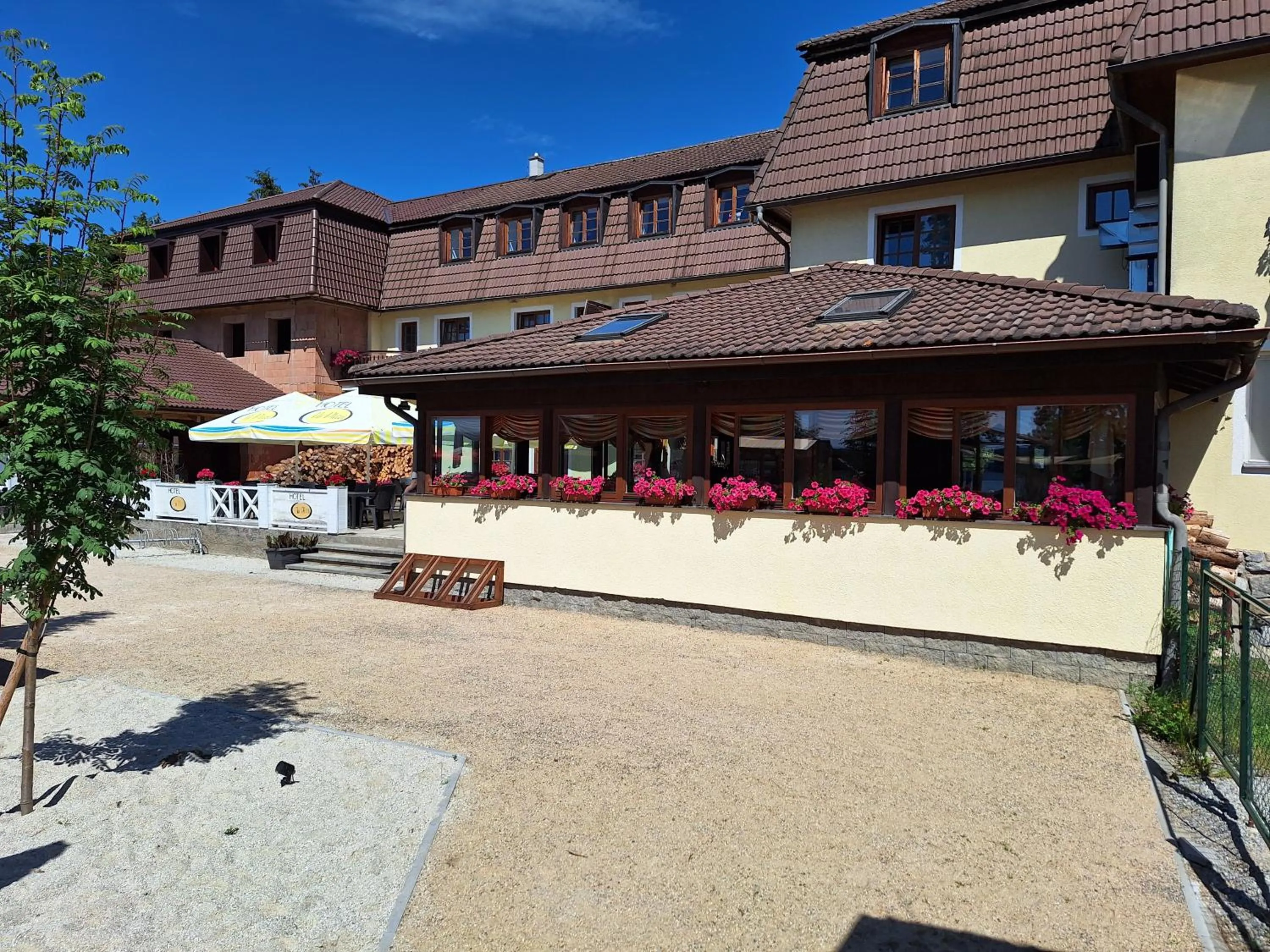 Restaurant/places to eat in Hotel Na Pláži