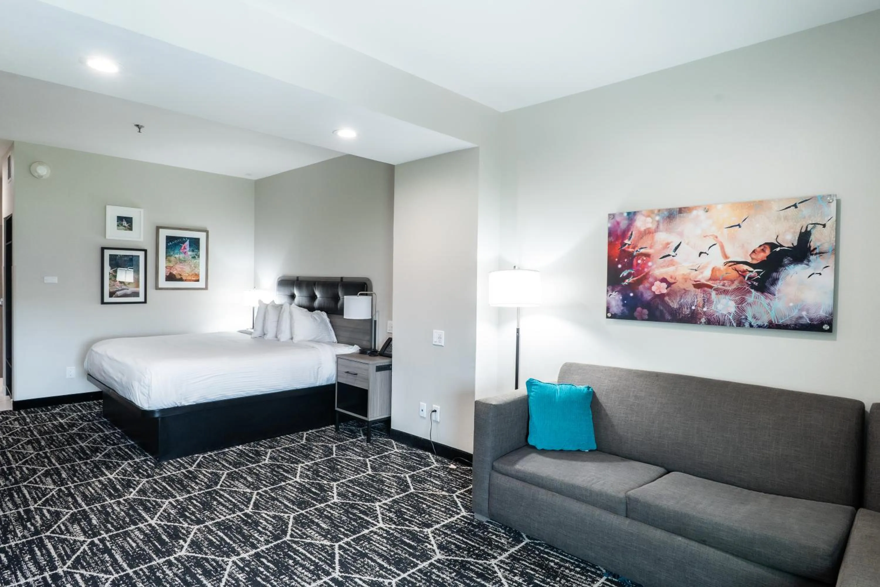 Bed in La Quinta Inn & Suites by Wyndham Corpus Christi Southeast