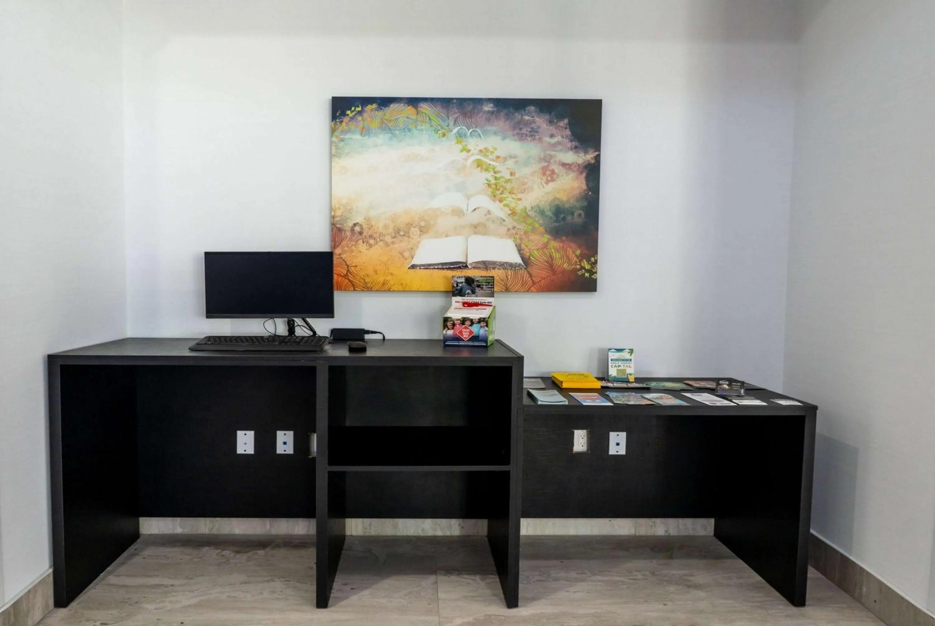 Food and drinks in La Quinta Inn & Suites by Wyndham Corpus Christi Southeast