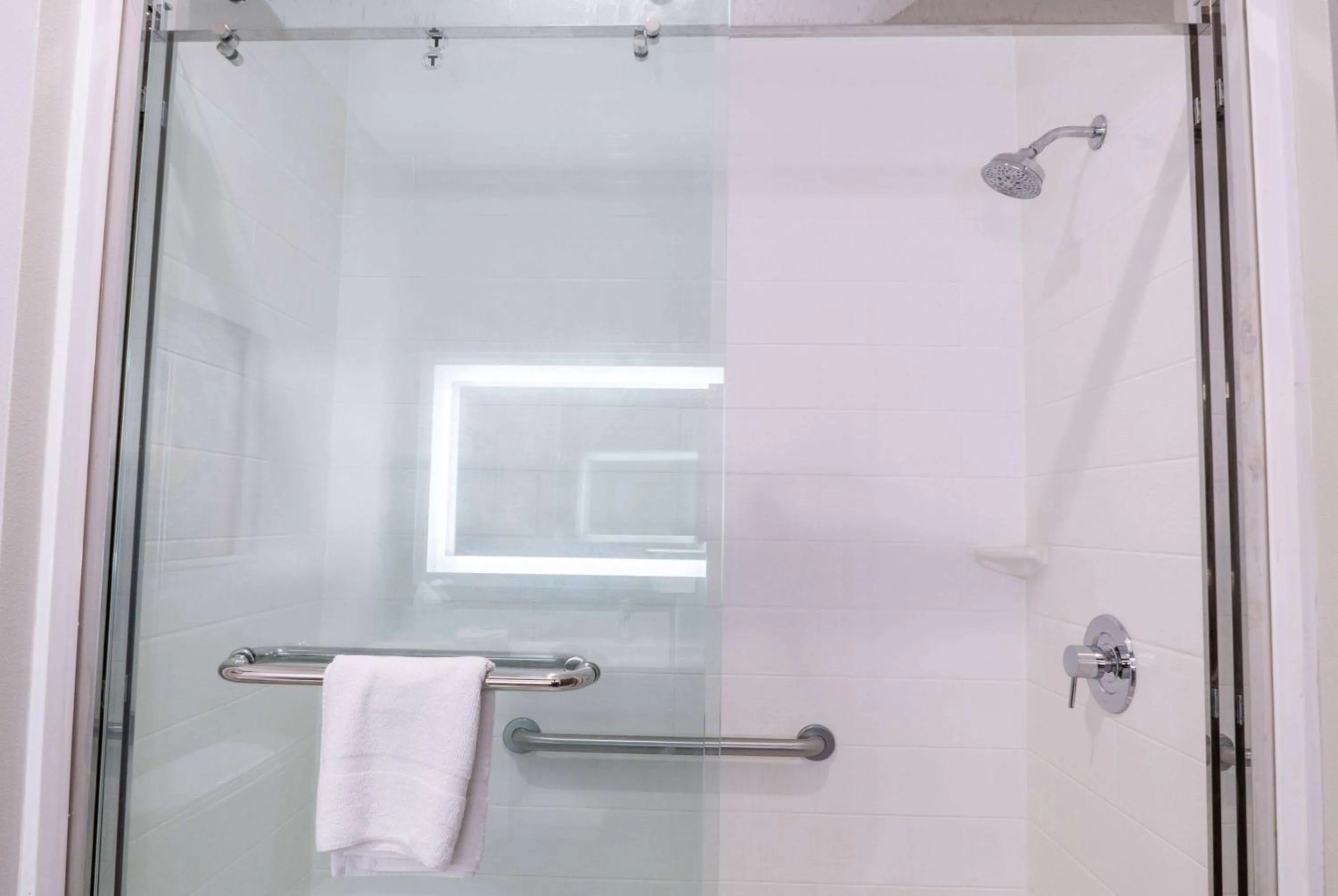 TV and multimedia in La Quinta Inn & Suites by Wyndham Corpus Christi Southeast