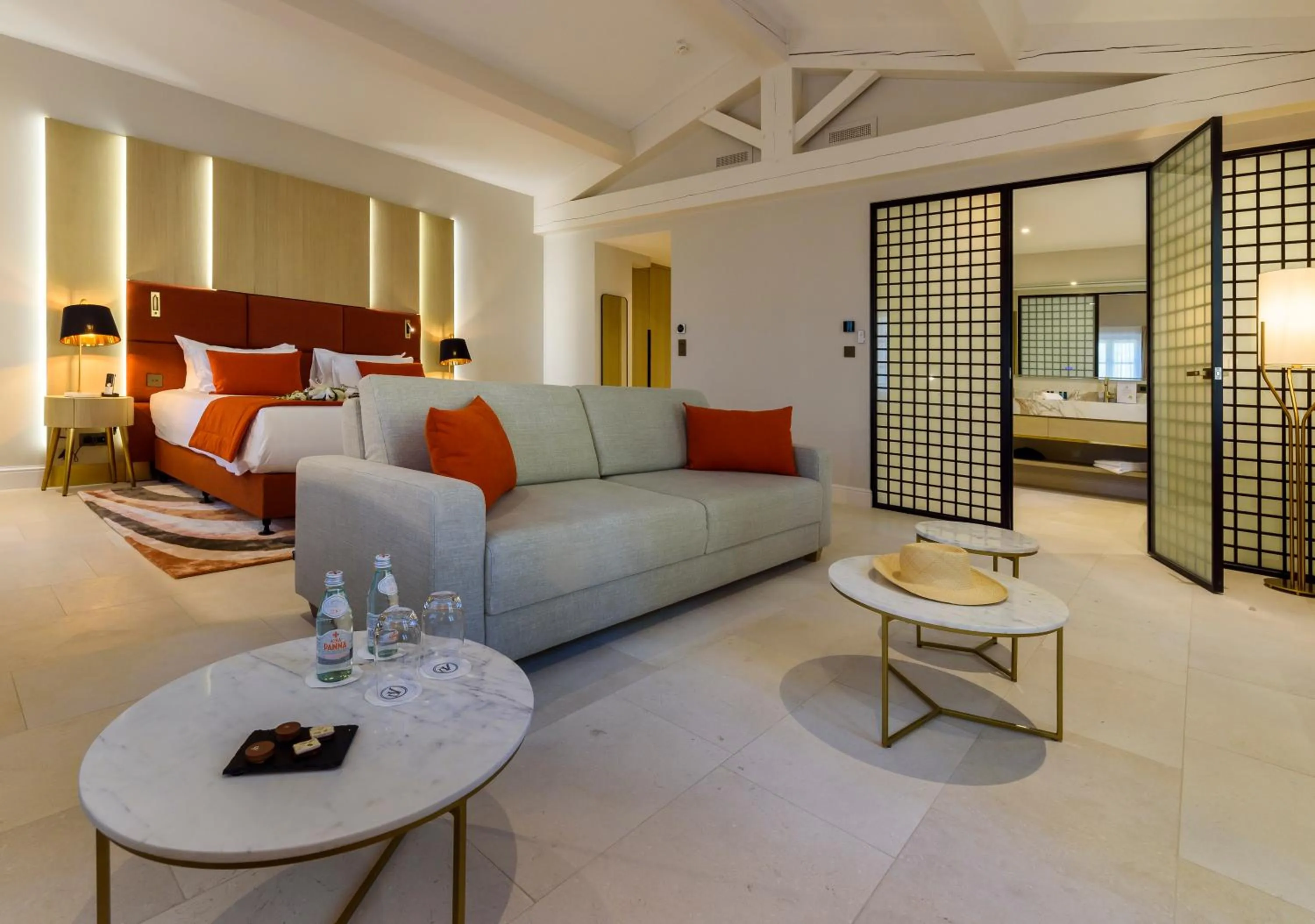 Restaurant/places to eat, Bed in Domaine de Valmouriane