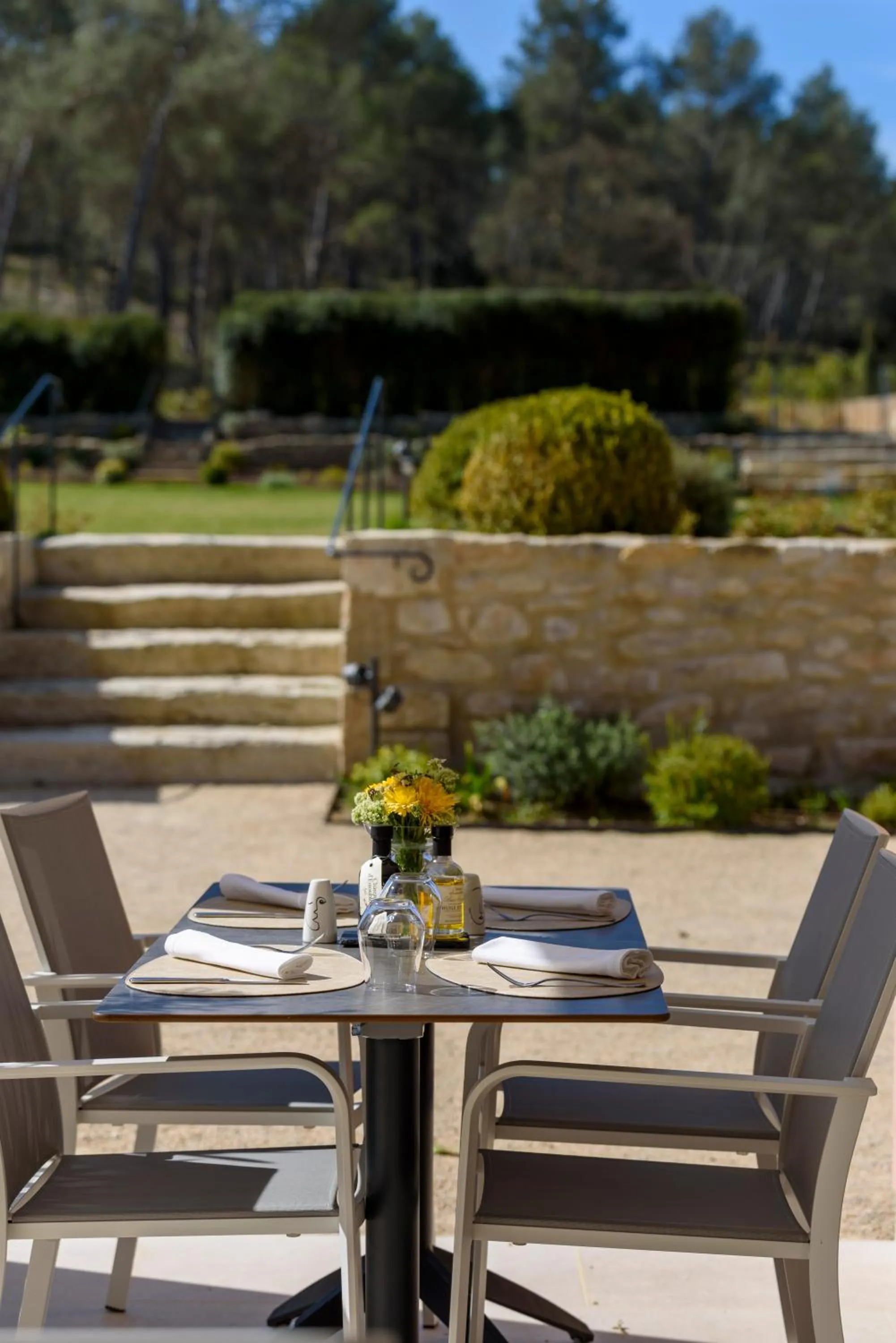 Restaurant/places to eat in Domaine de Valmouriane