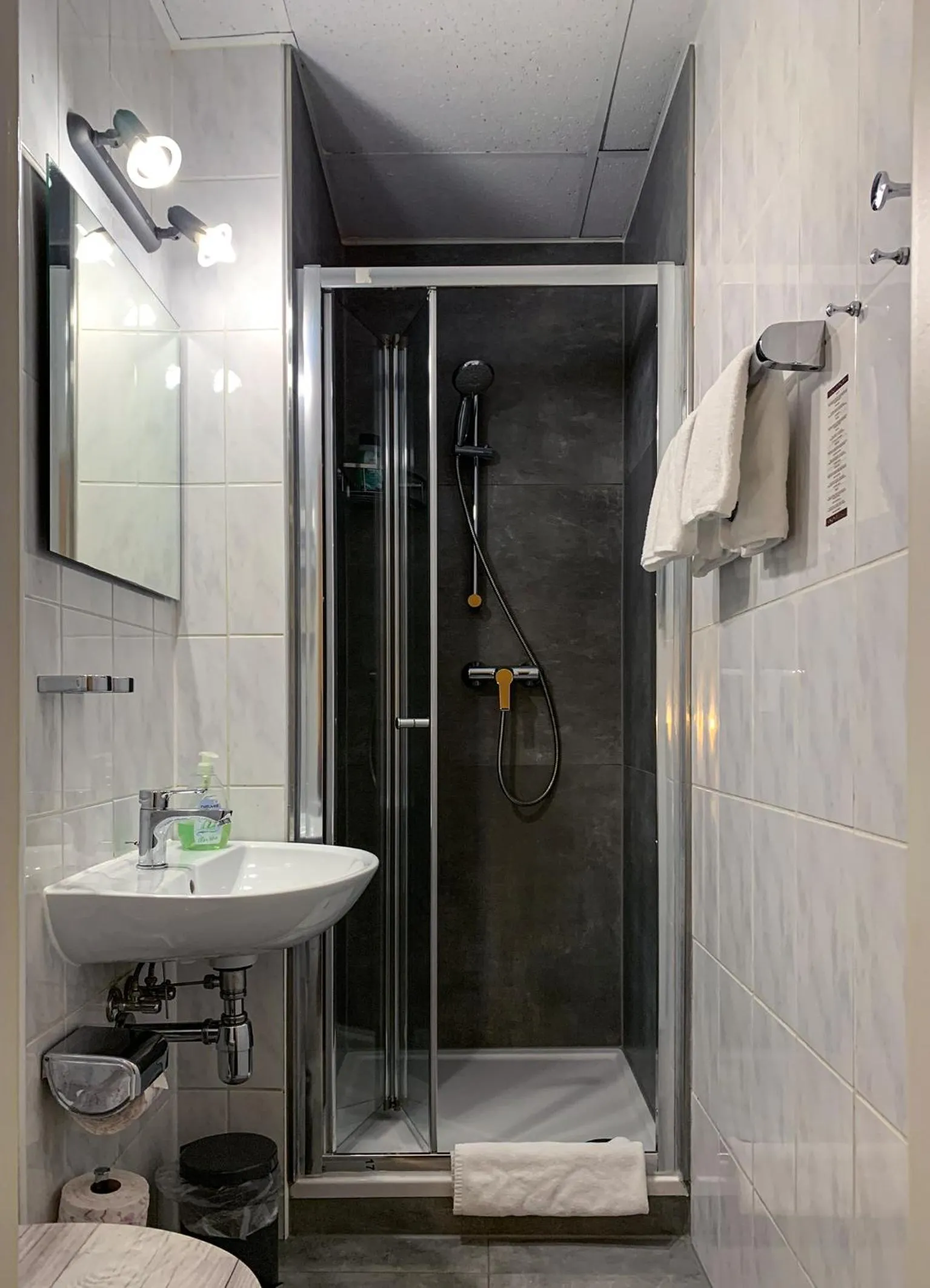 Shower in Hotel Carl von Clausewitz