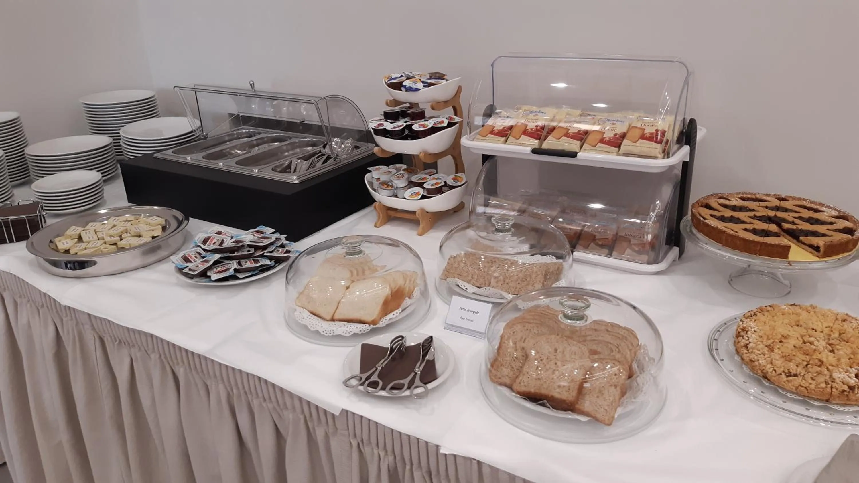 Breakfast in Hotel 1921