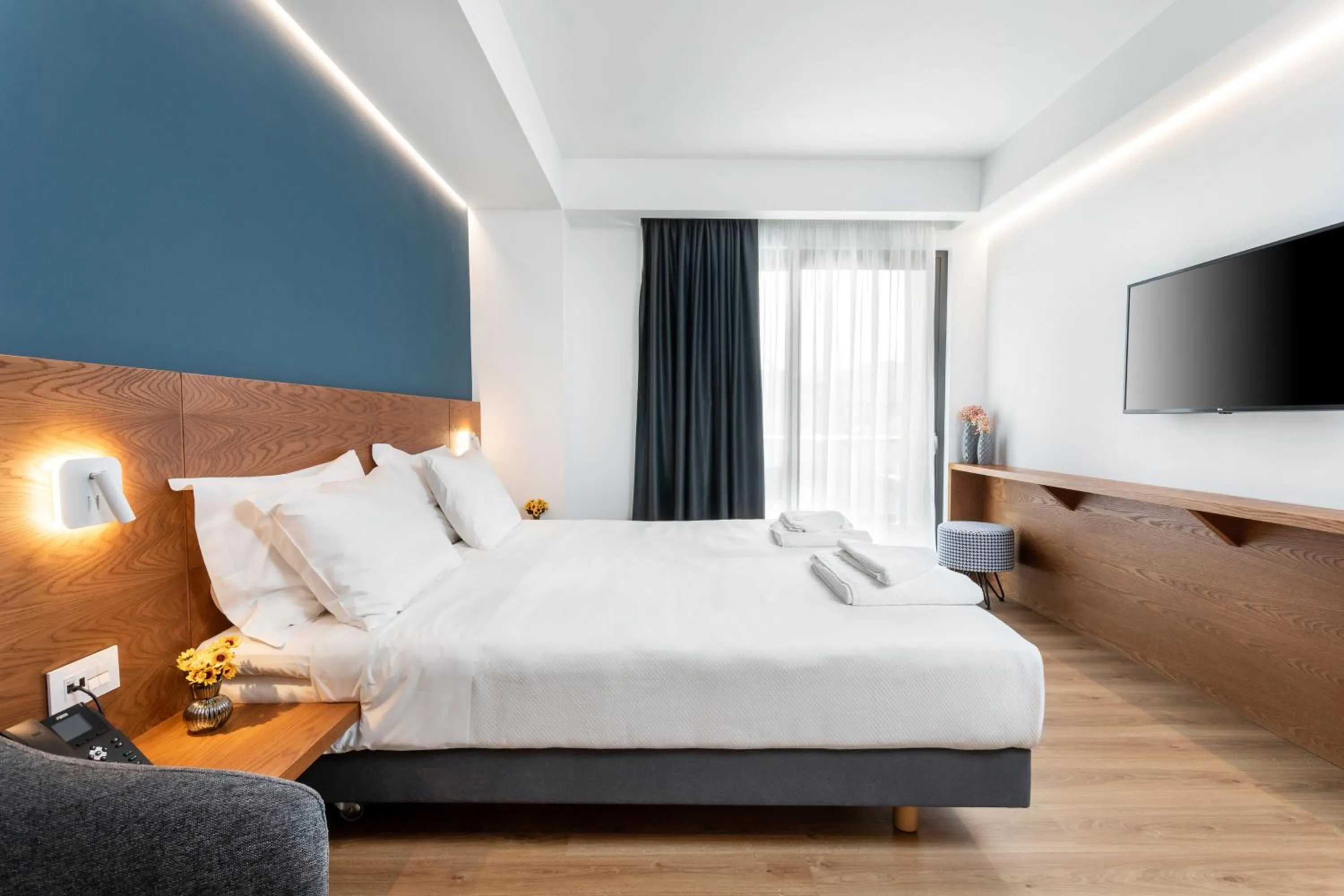 Photo of the whole room, Bed in DAYS City Suites