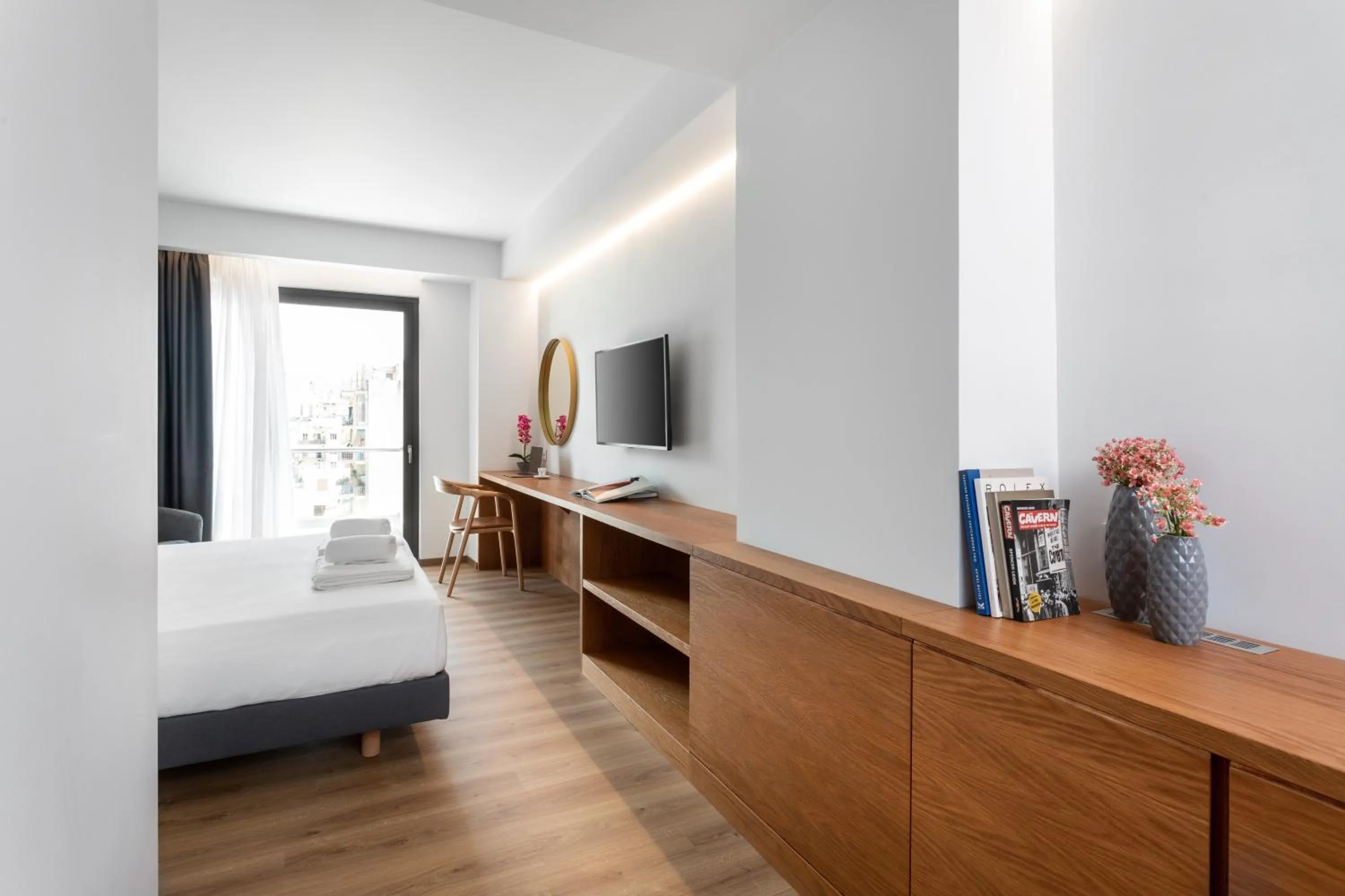 Photo of the whole room, Bed in DAYS City Suites