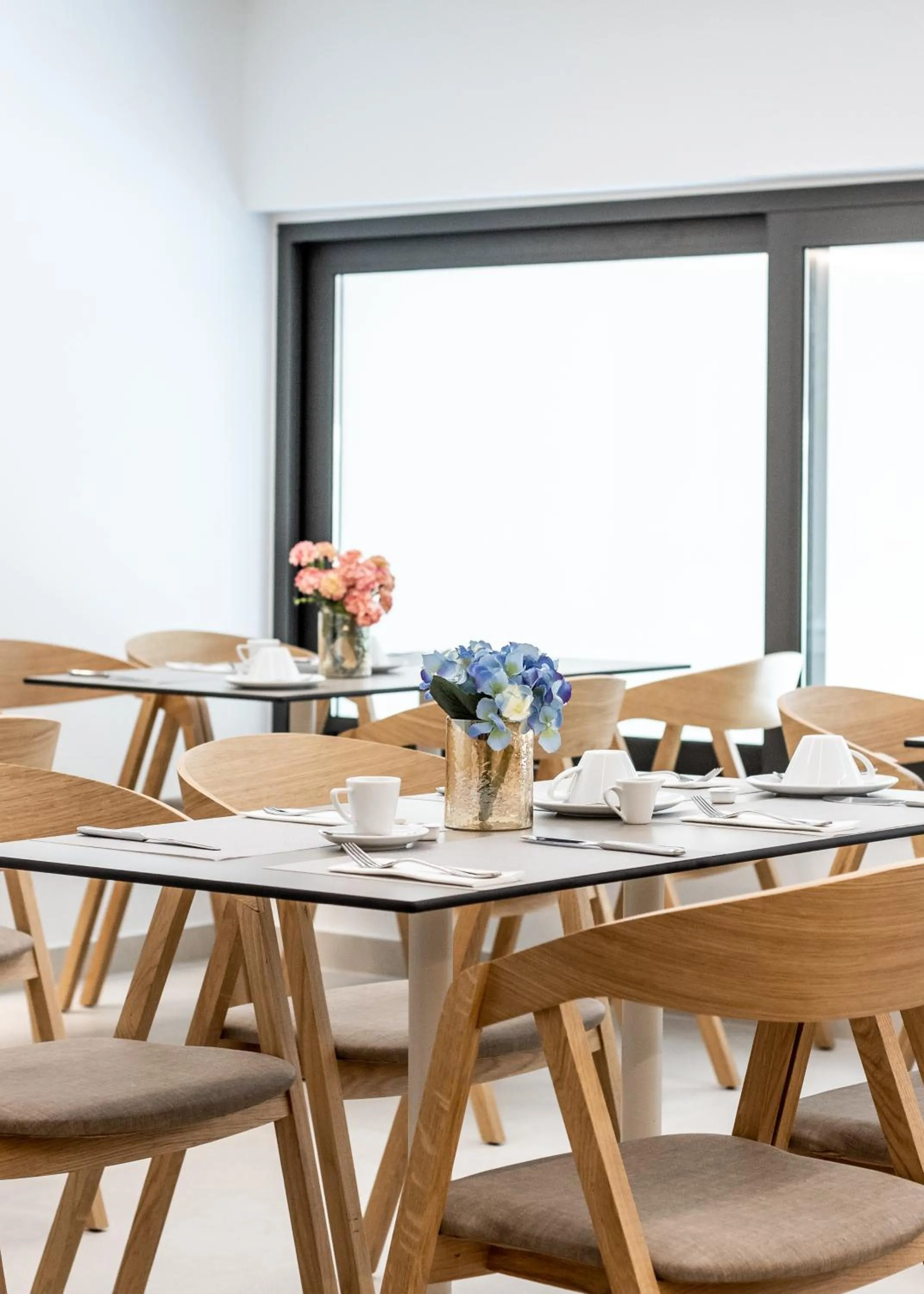 Restaurant/places to eat in DAYS City Suites