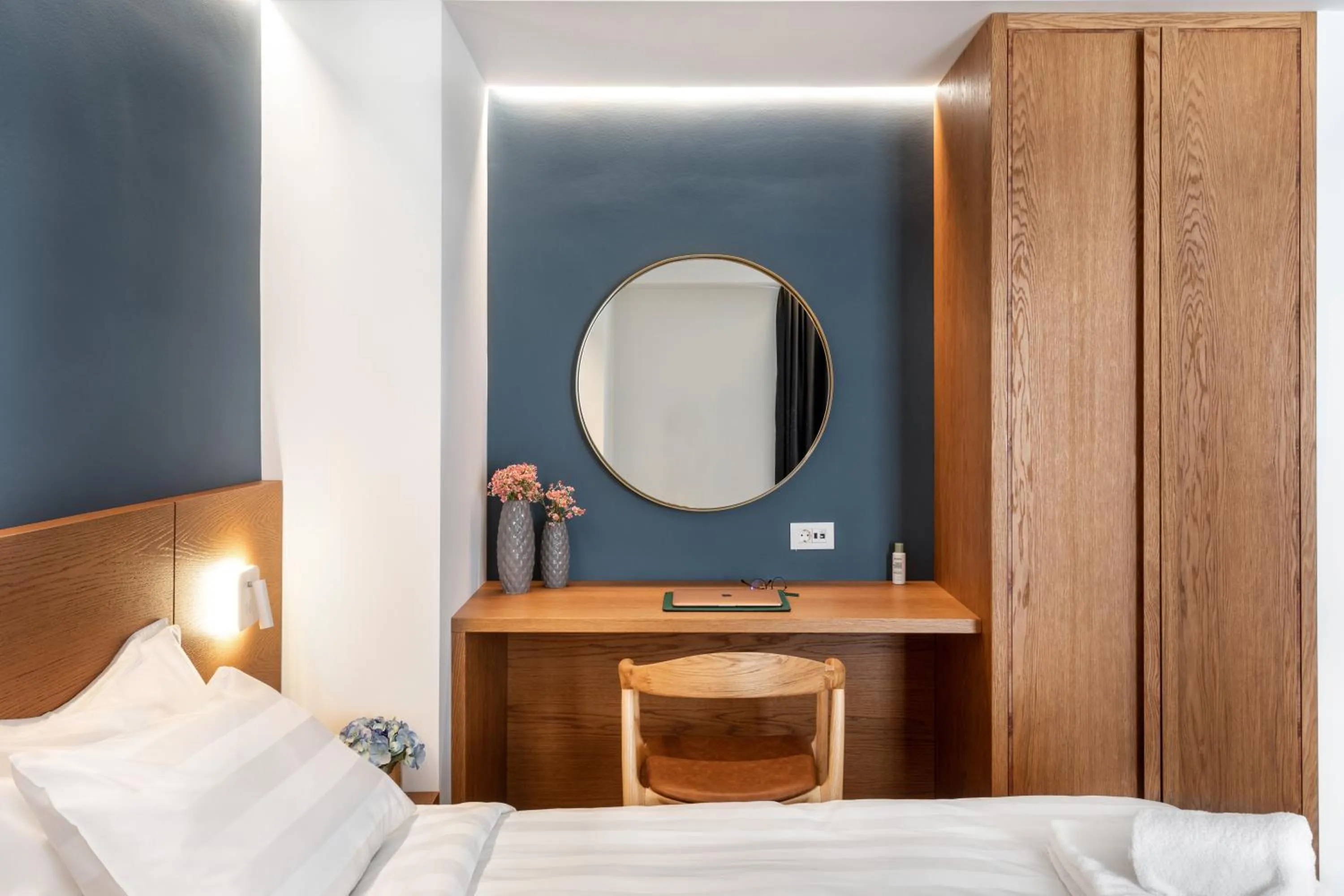 Bedroom, Bed in DAYS City Suites