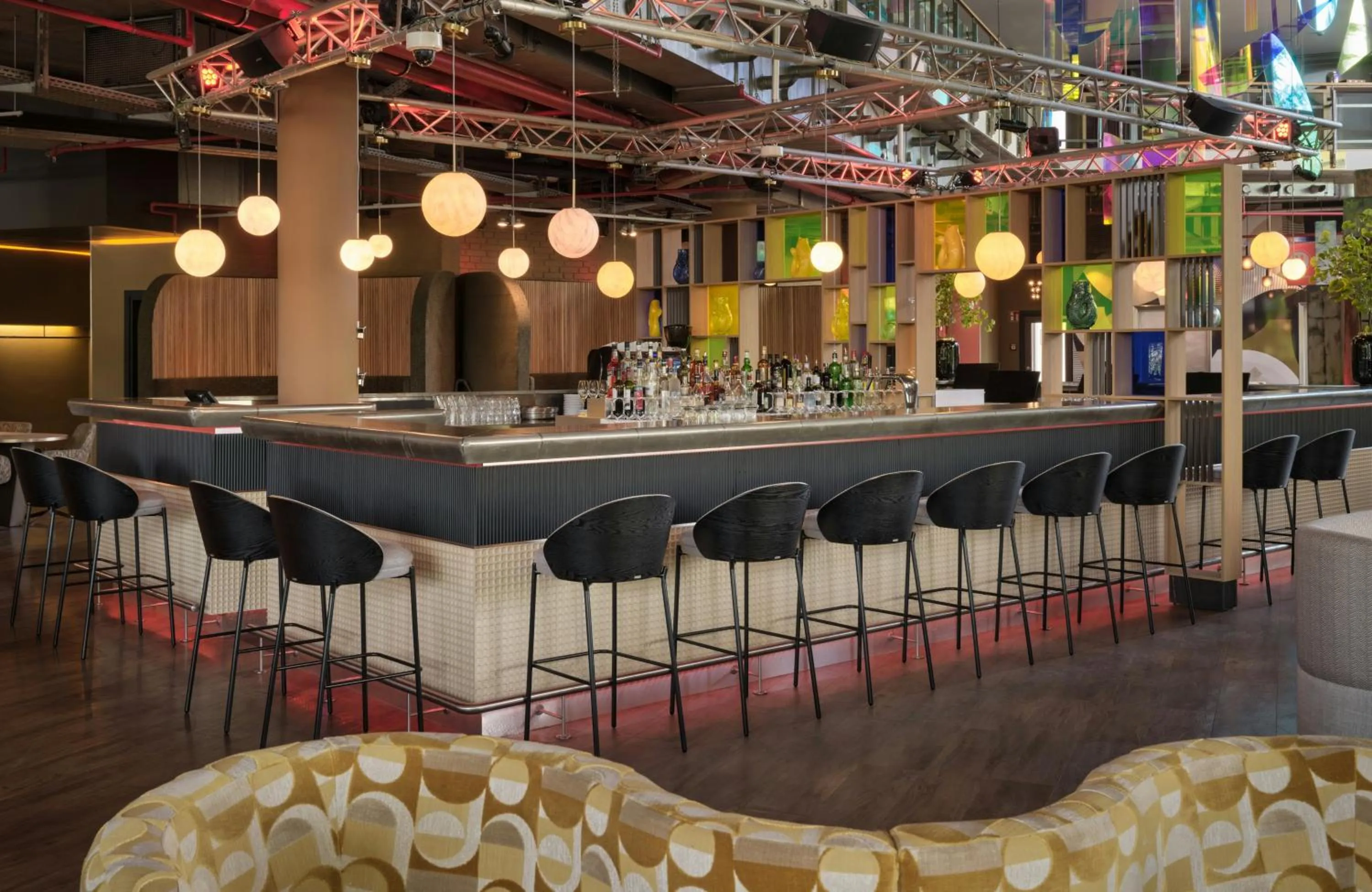 Lounge or bar in NYX Hotel Berlin Köpenick by Leonardo Hotels