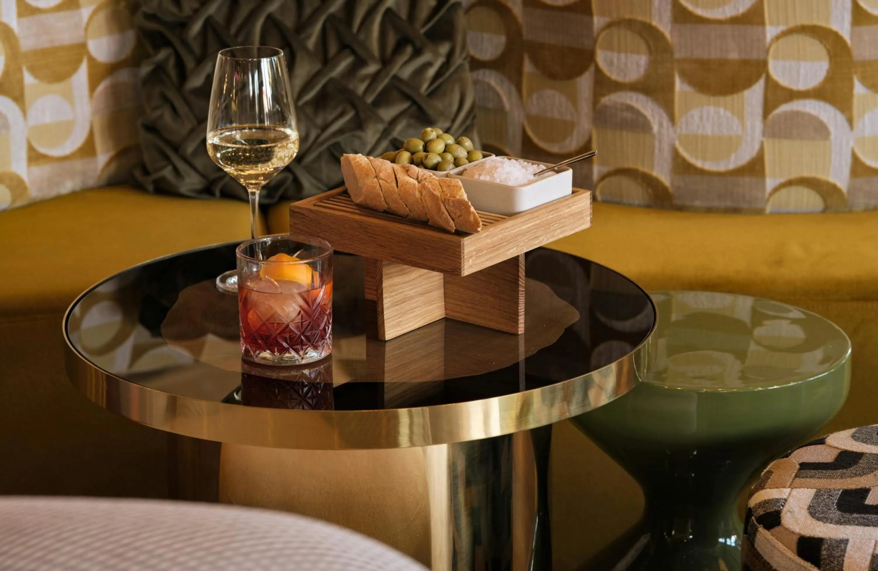 Lounge or bar in NYX Hotel Berlin Köpenick by Leonardo Hotels