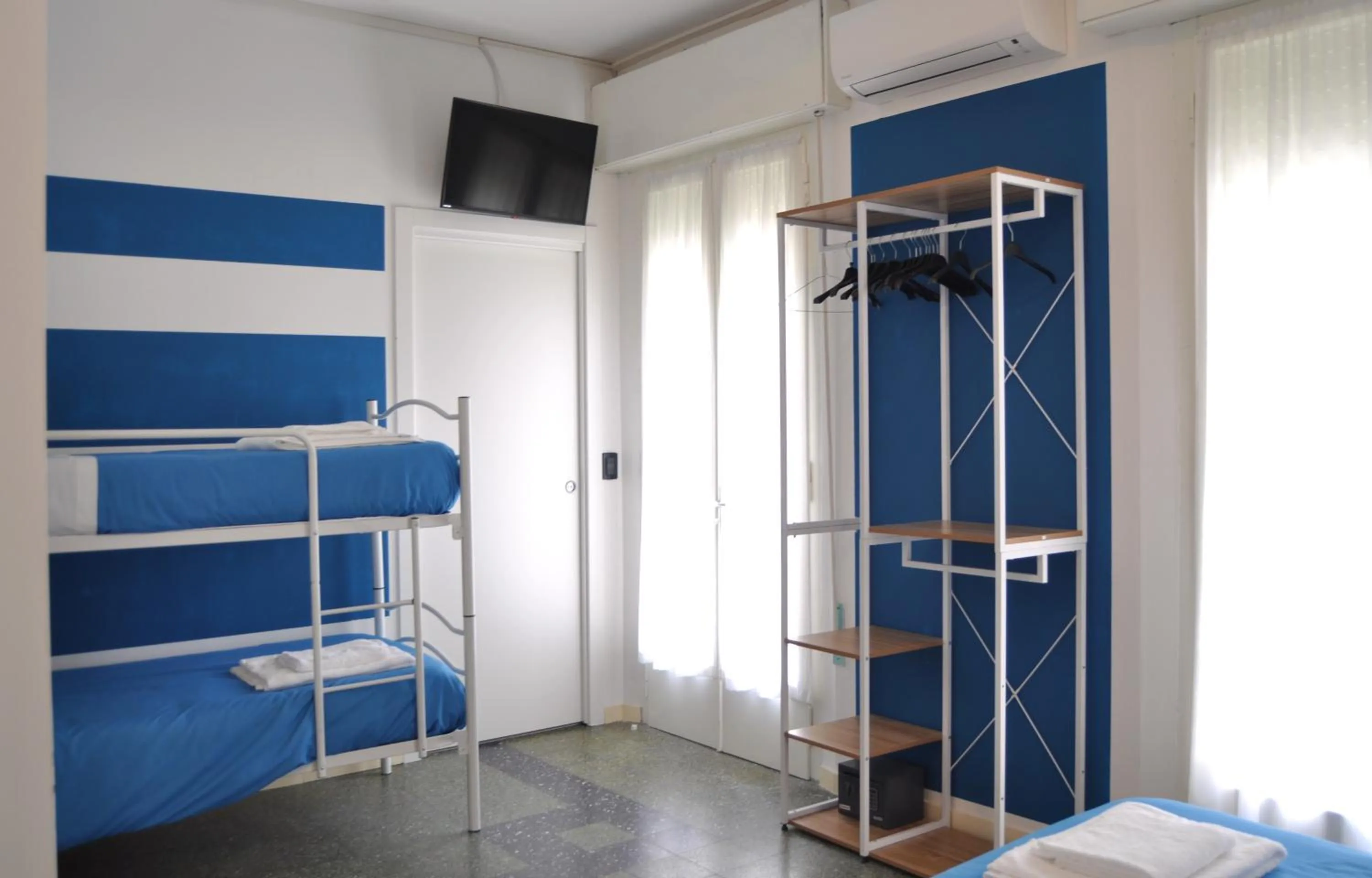 Photo of the whole room, Bed in Hotel Susy - Ambienti rinnovati - direttamente su viale Dante e a due passi dal mare