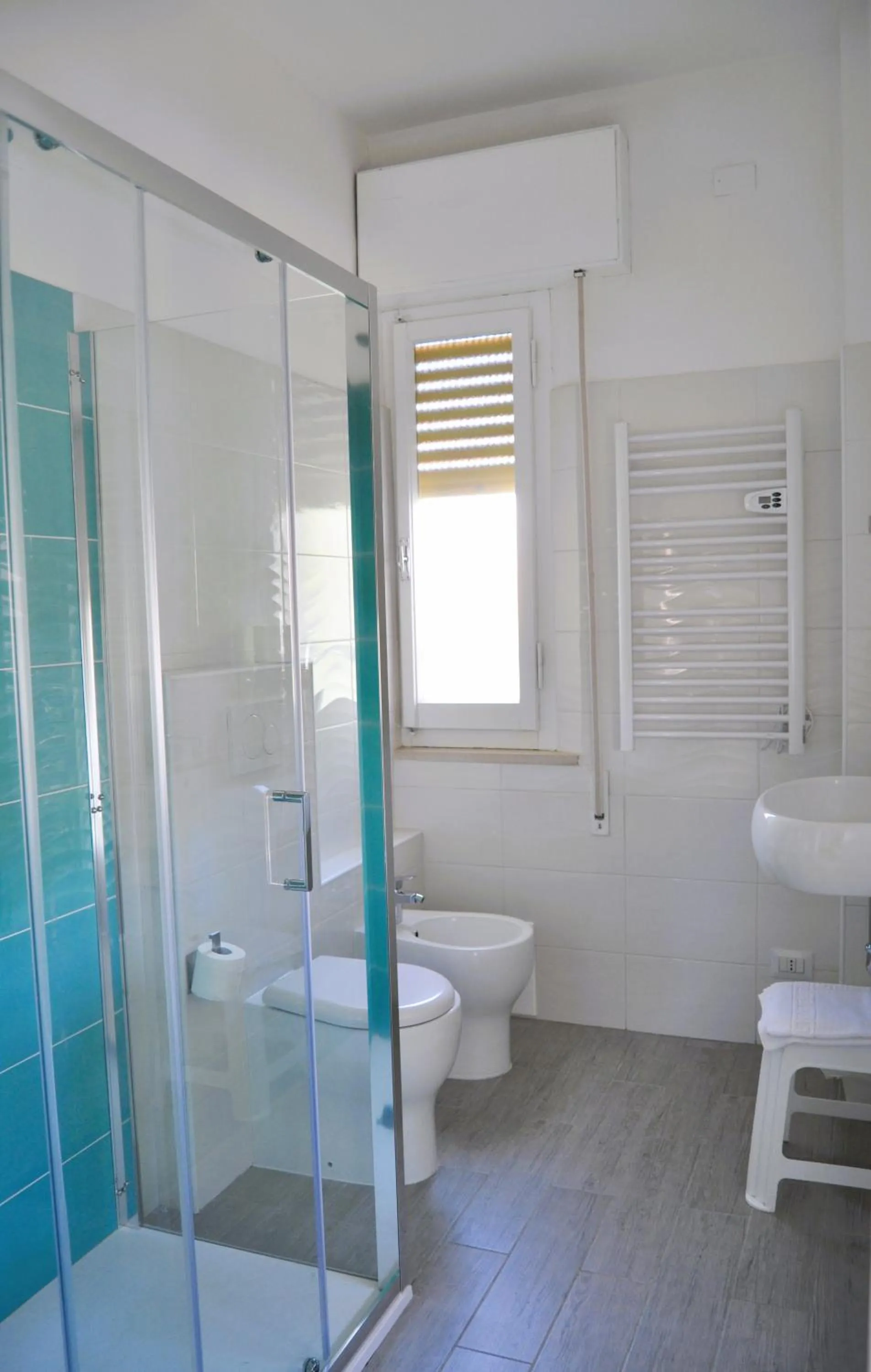 Toilet in Hotel Susy - Ambienti rinnovati - direttamente su viale Dante e a due passi dal mare