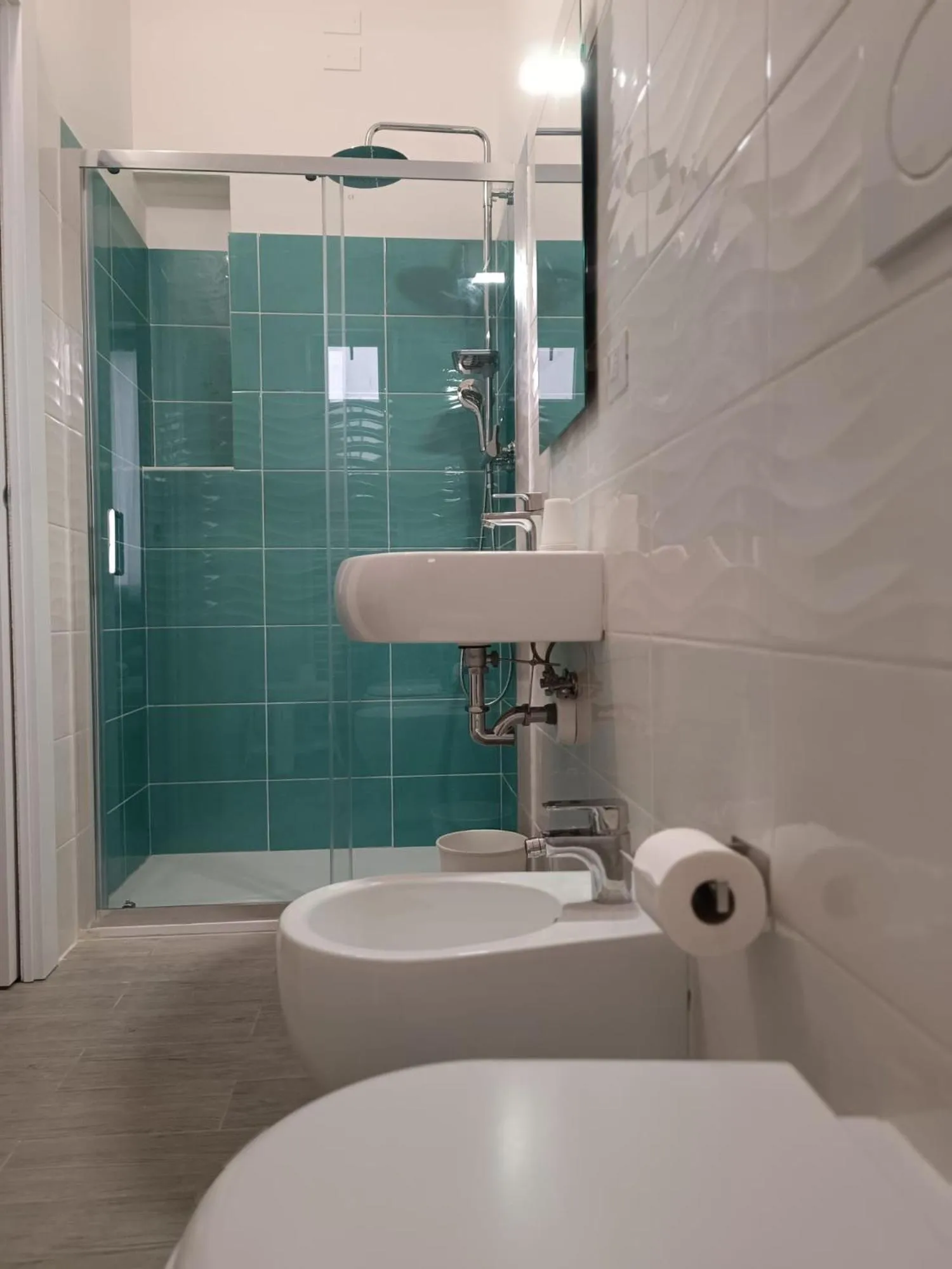 Toilet in Hotel Susy - Ambienti rinnovati - direttamente su viale Dante e a due passi dal mare