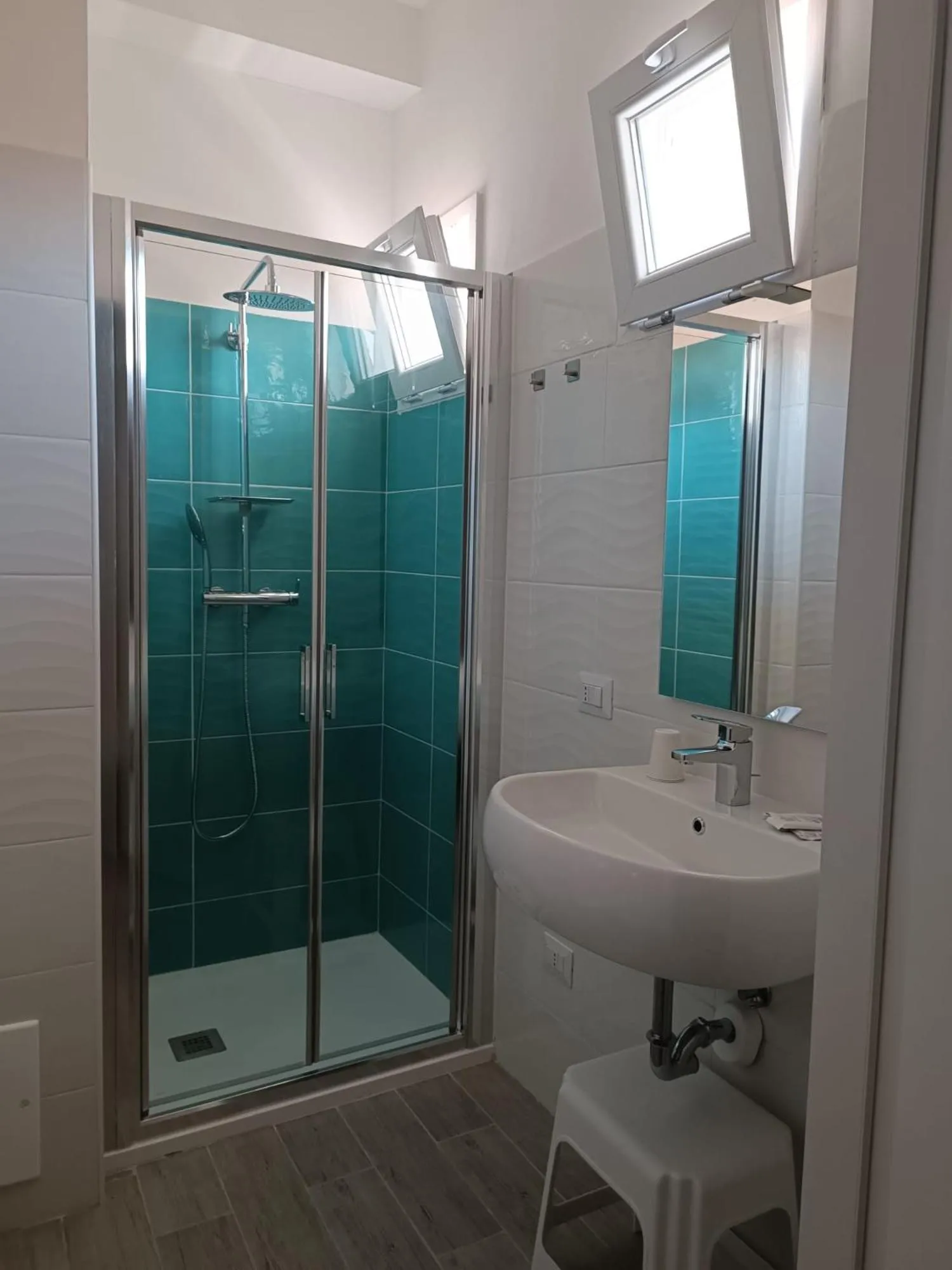 Bathroom in Hotel Susy - Ambienti rinnovati - direttamente su viale Dante e a due passi dal mare