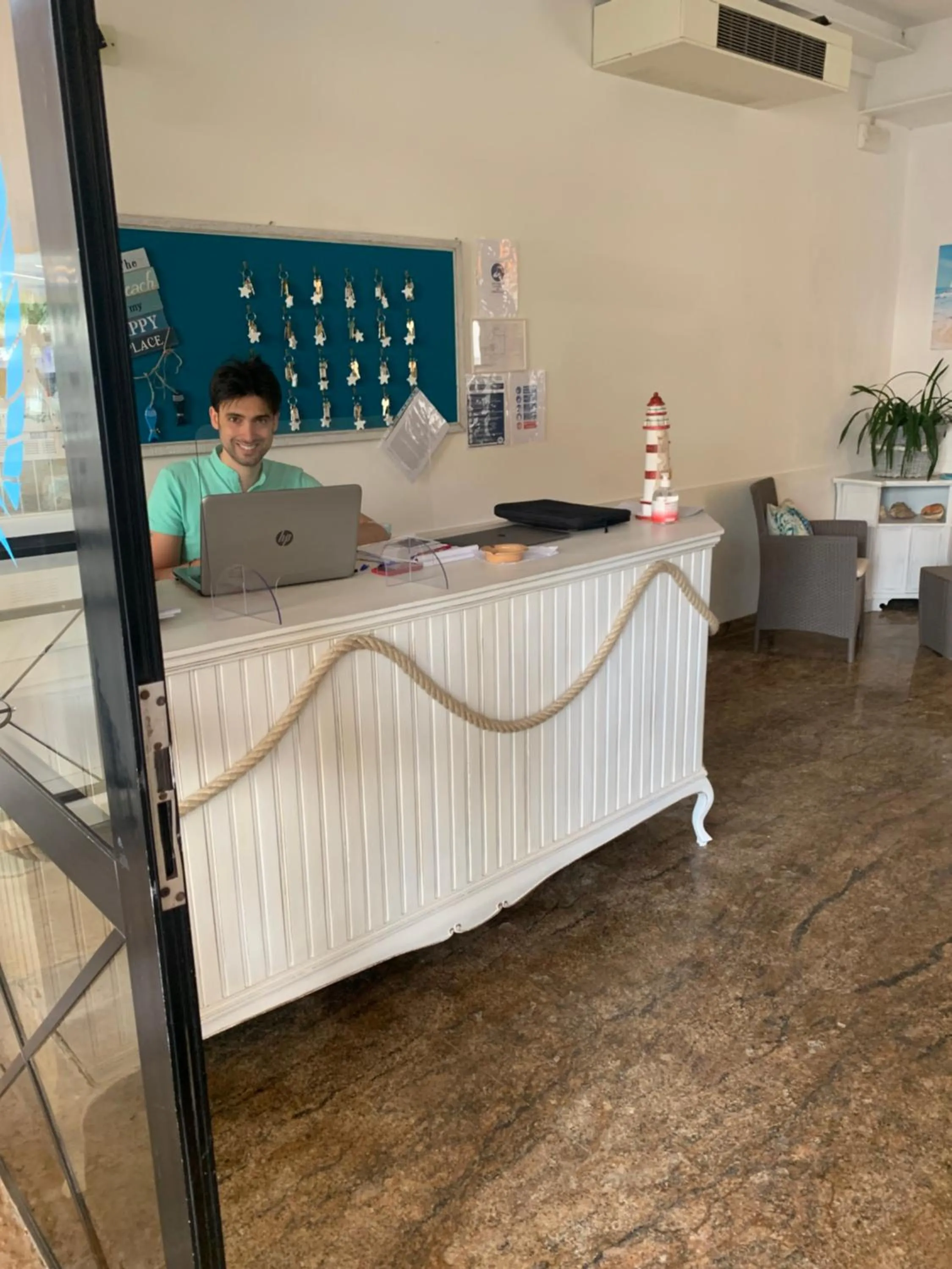 Lobby or reception in Hotel Susy - Ambienti rinnovati - direttamente su viale Dante e a due passi dal mare