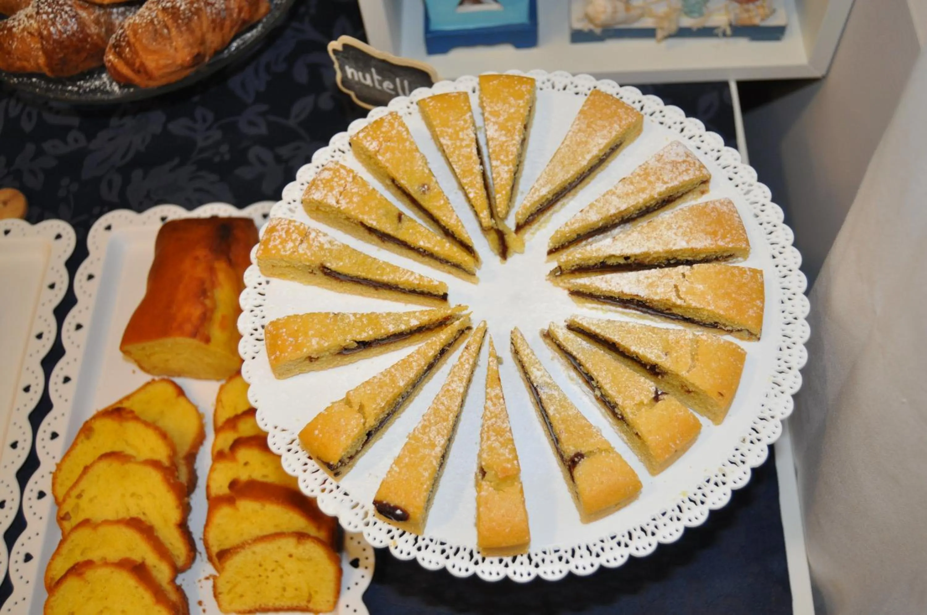 Breakfast in Hotel Susy - Ambienti rinnovati - direttamente su viale Dante e a due passi dal mare