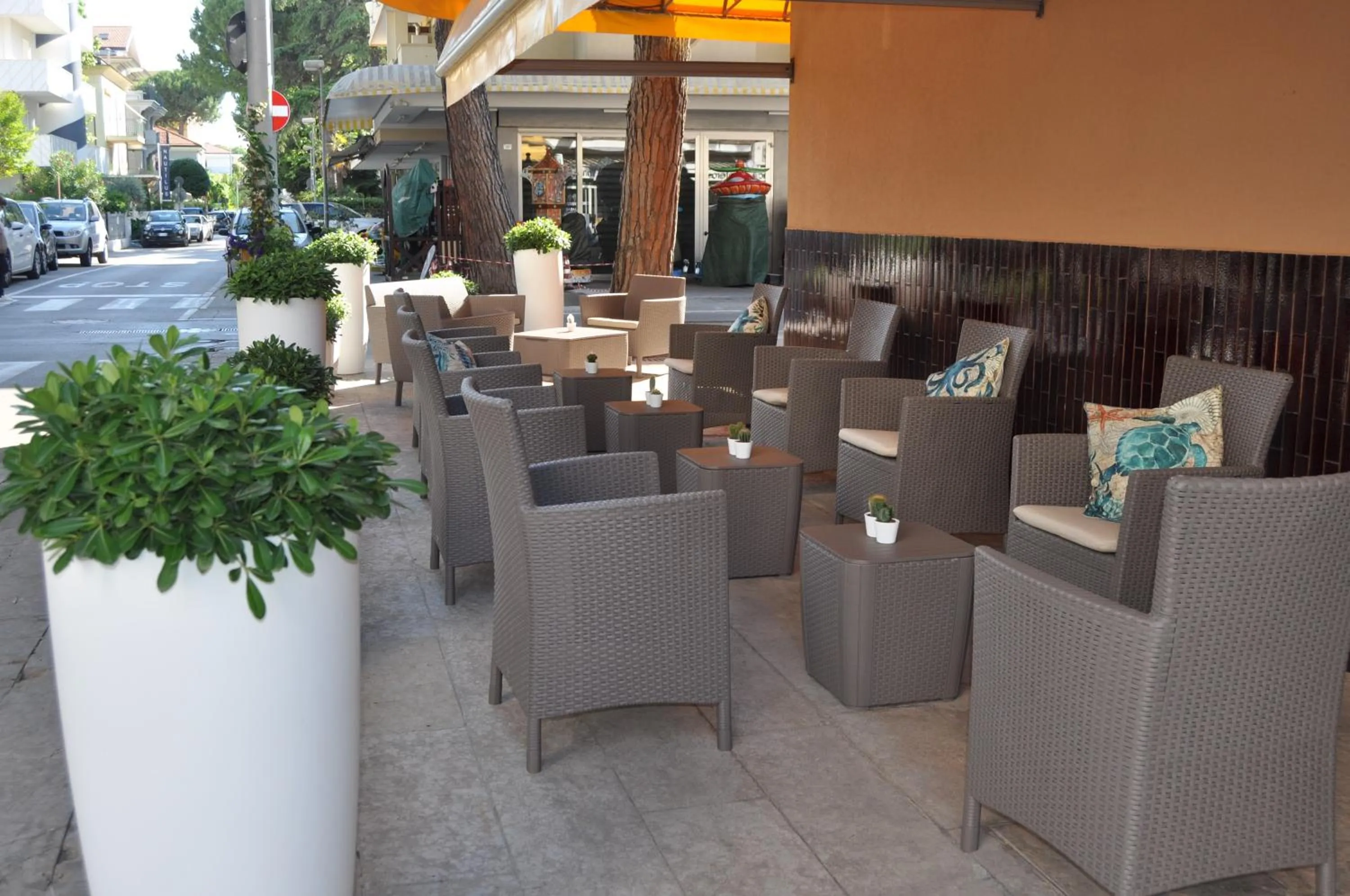 Property building in Hotel Susy - Ambienti rinnovati - direttamente su viale Dante e a due passi dal mare