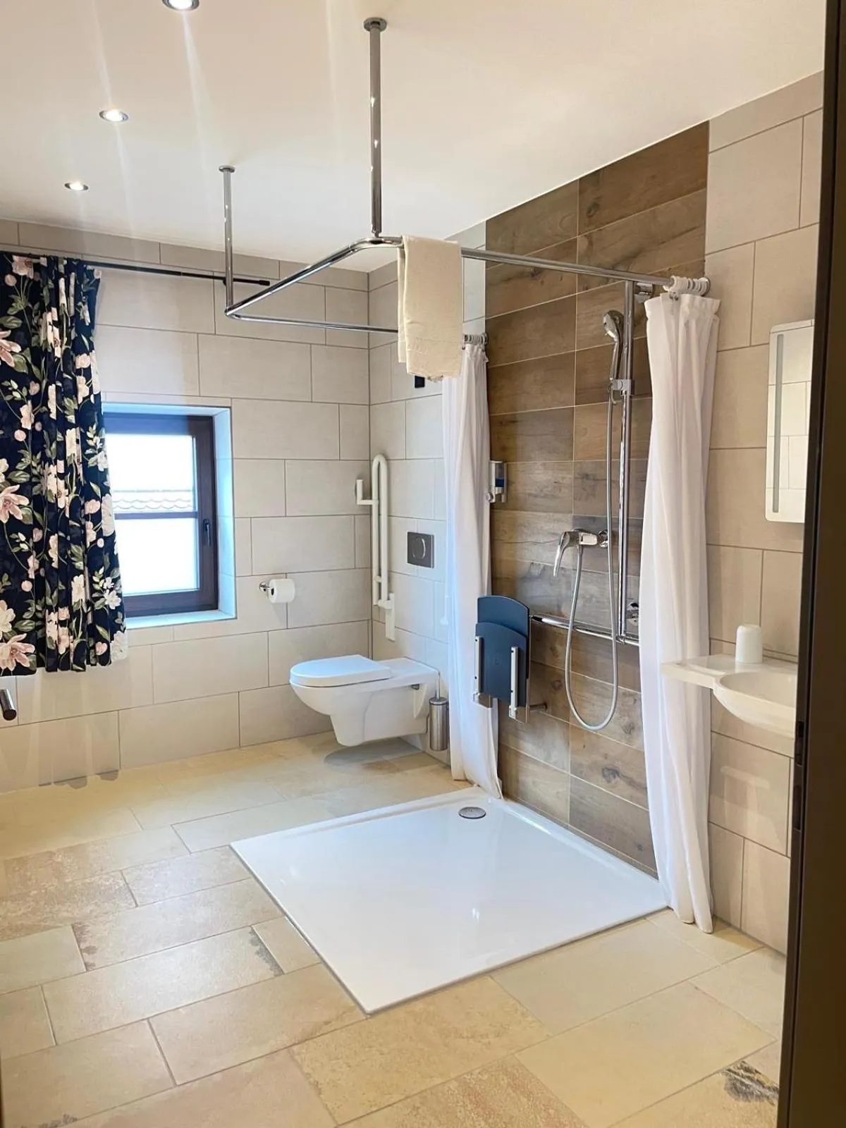 Shower in Hotelgasthof Kirchenwirt