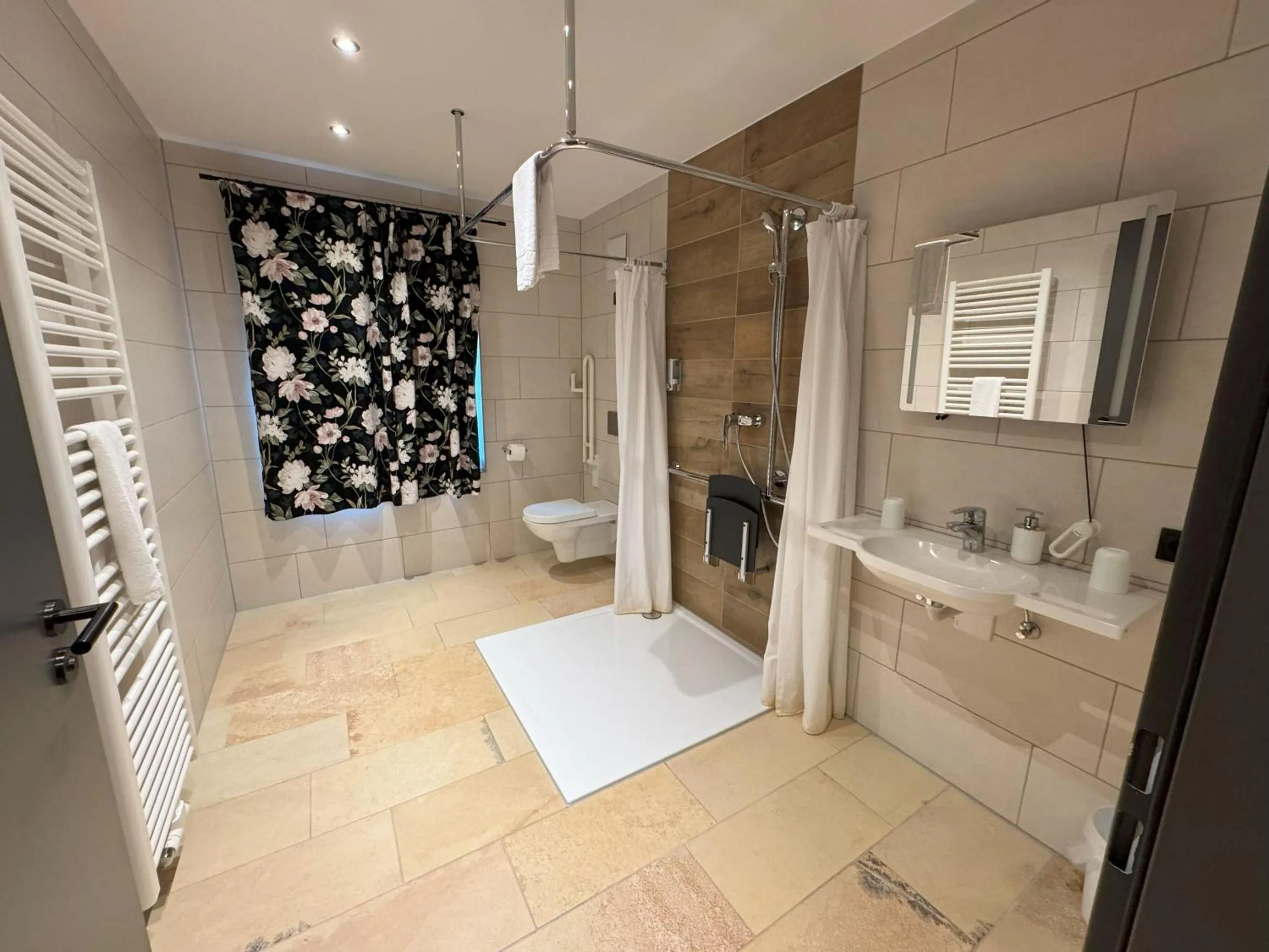 Shower in Hotelgasthof Kirchenwirt