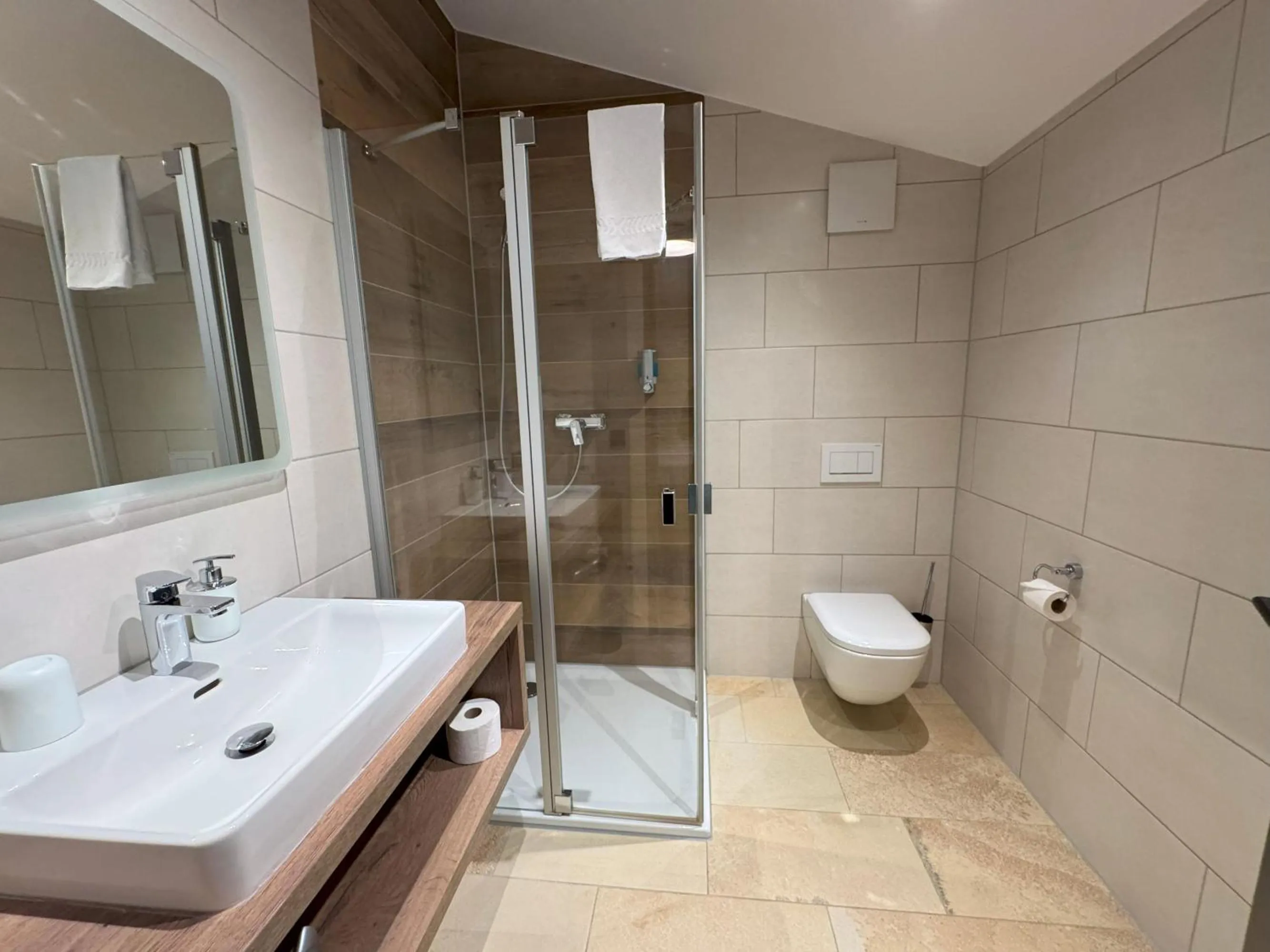 Shower in Hotelgasthof Kirchenwirt