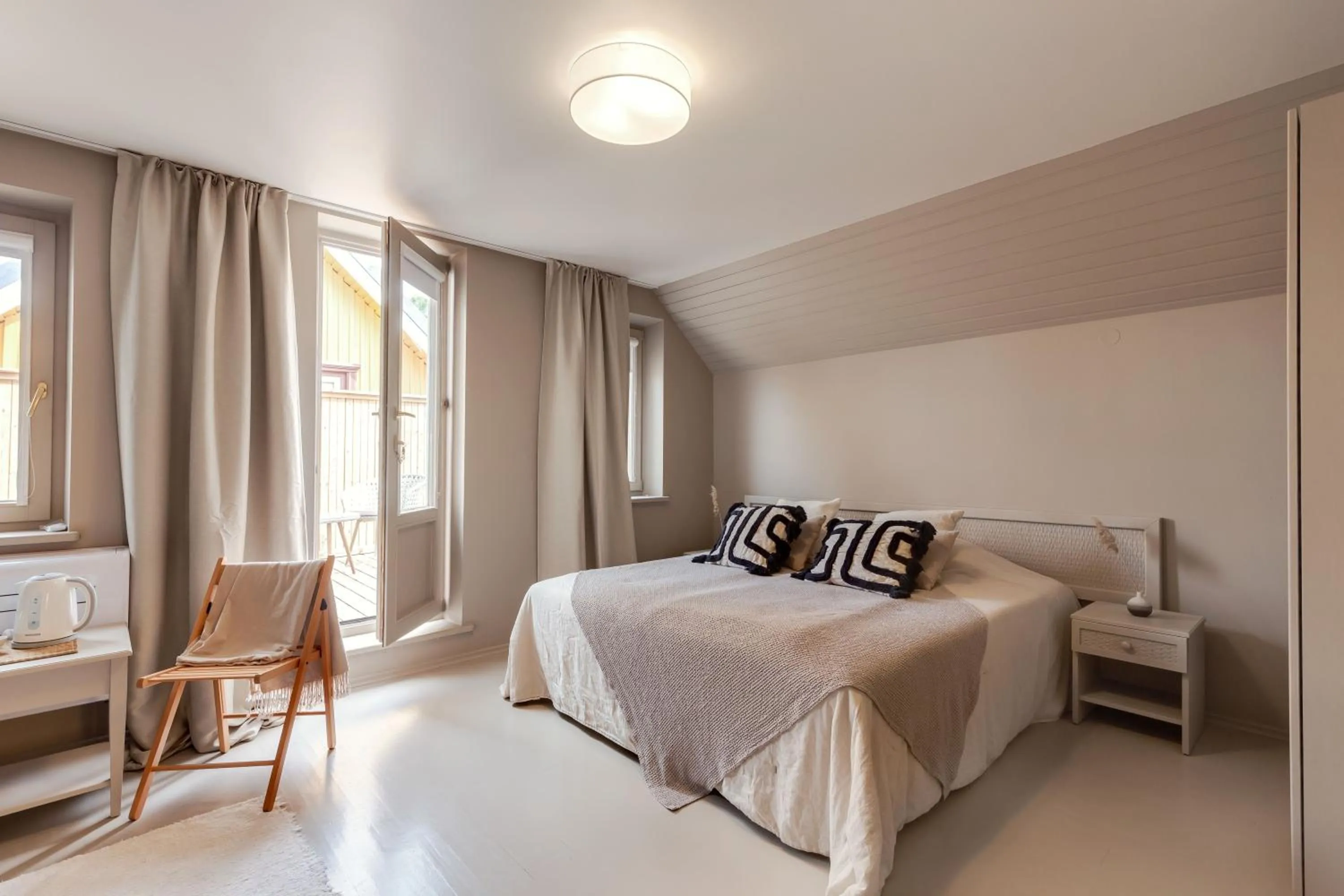 Photo of the whole room, Bed in Nidos Banga