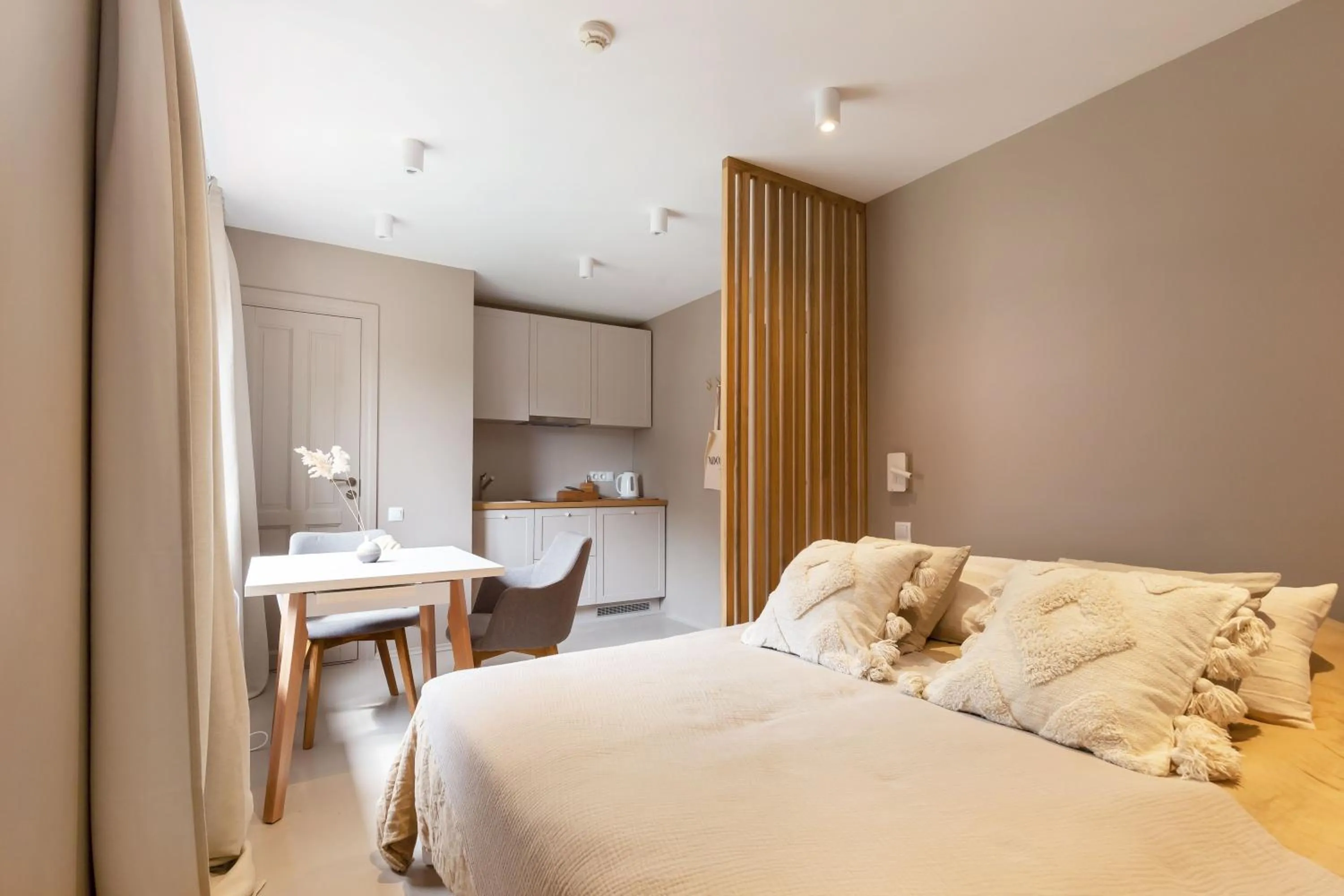 Photo of the whole room, Bed in Nidos Banga