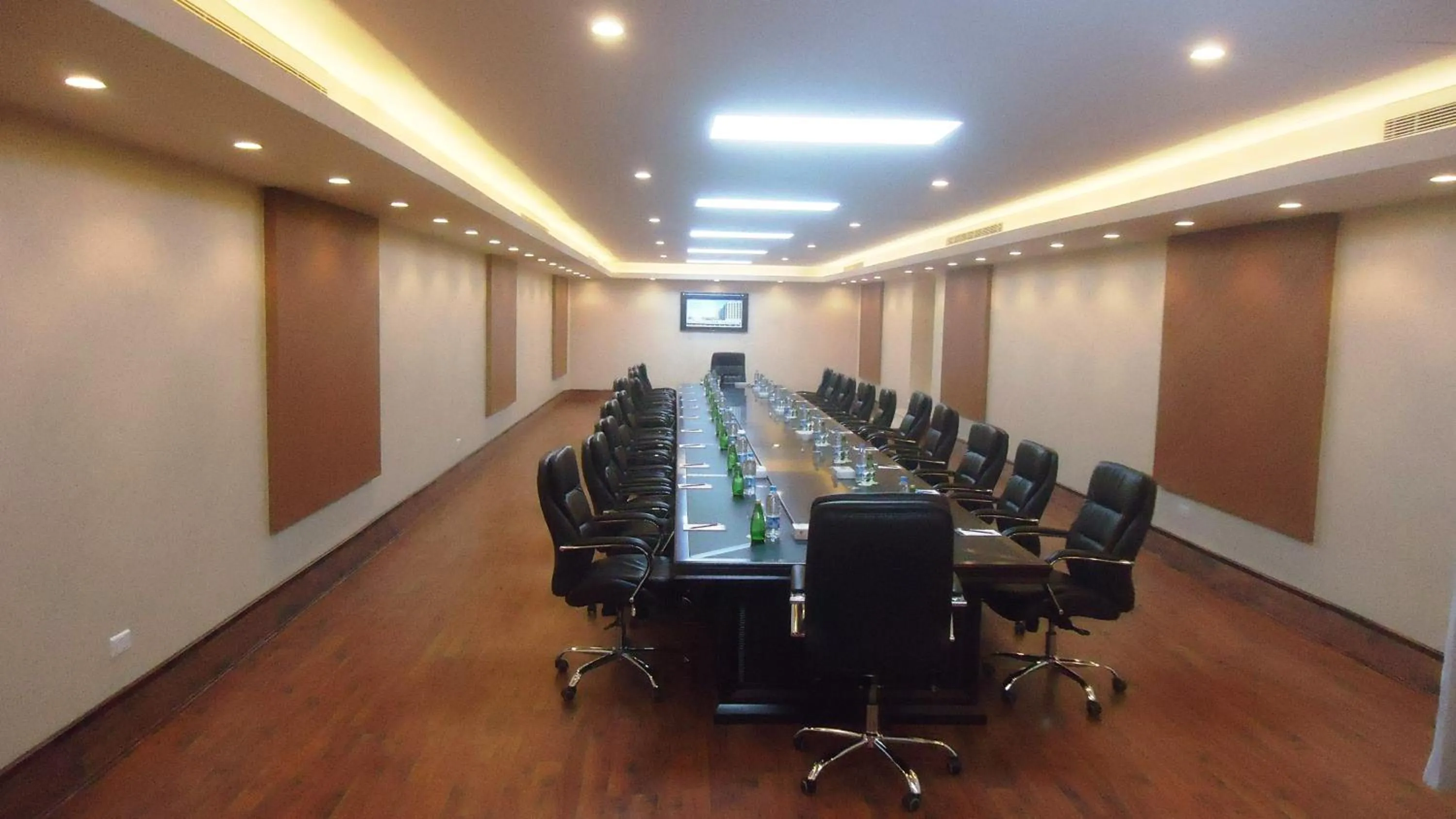 Business facilities in Jeddah Grand Hotel