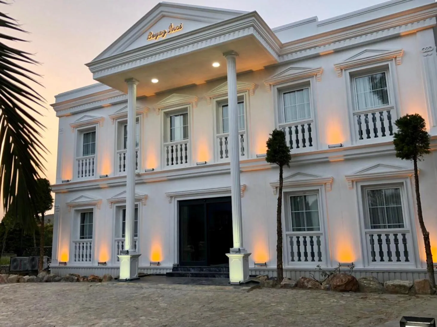 Facade/entrance in Otel Beyaz İnci