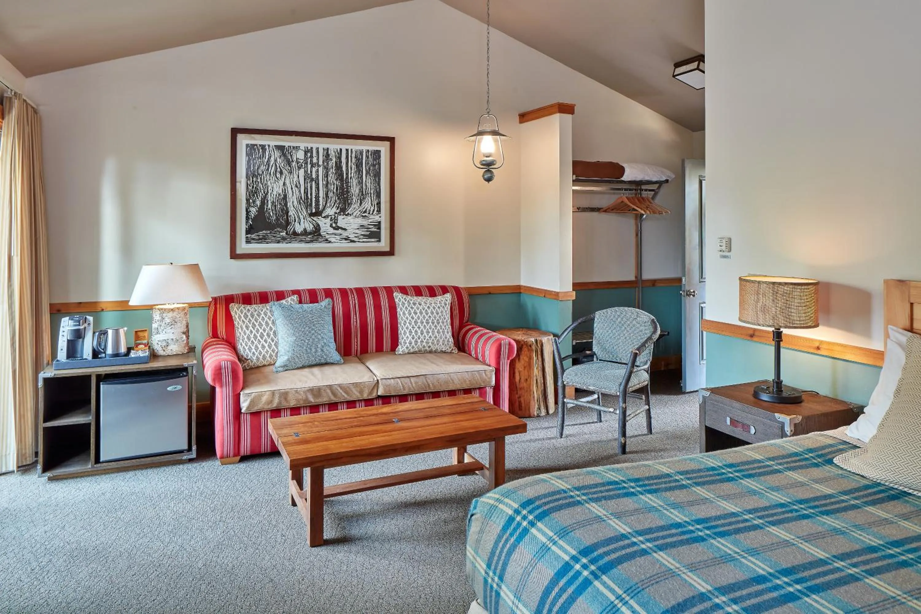 Seating area, Bed in Evergreen Lodge at Yosemite