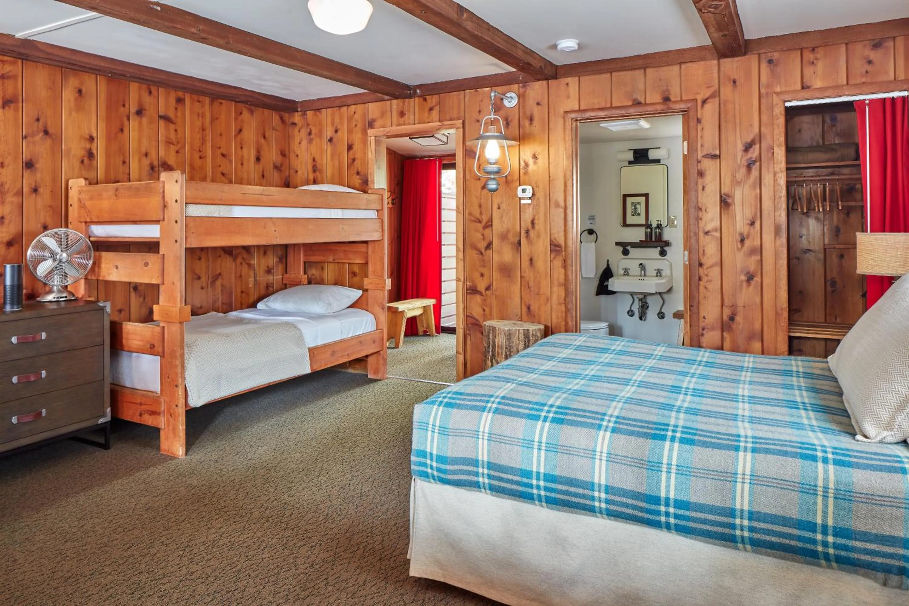 bunk bed, Bed in Evergreen Lodge at Yosemite