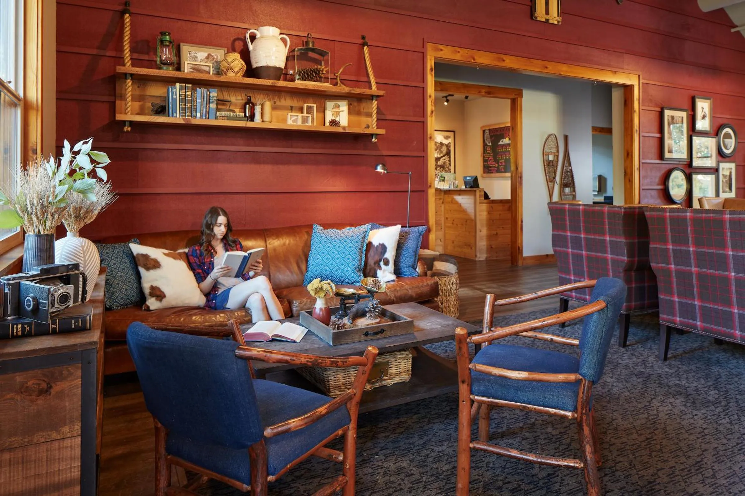 Seating area in Evergreen Lodge at Yosemite