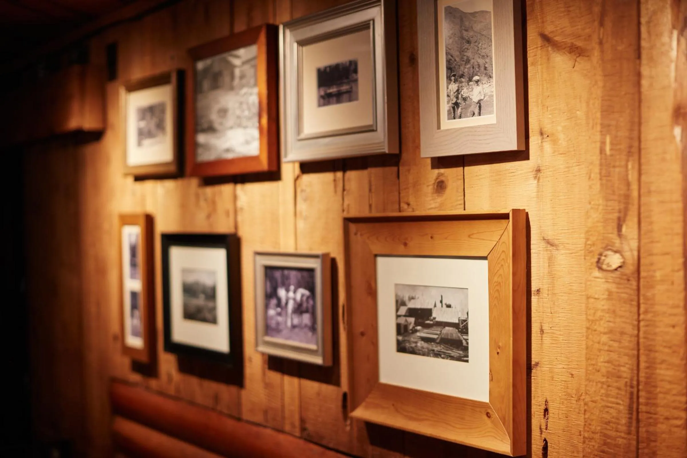 Lounge or bar in Evergreen Lodge at Yosemite