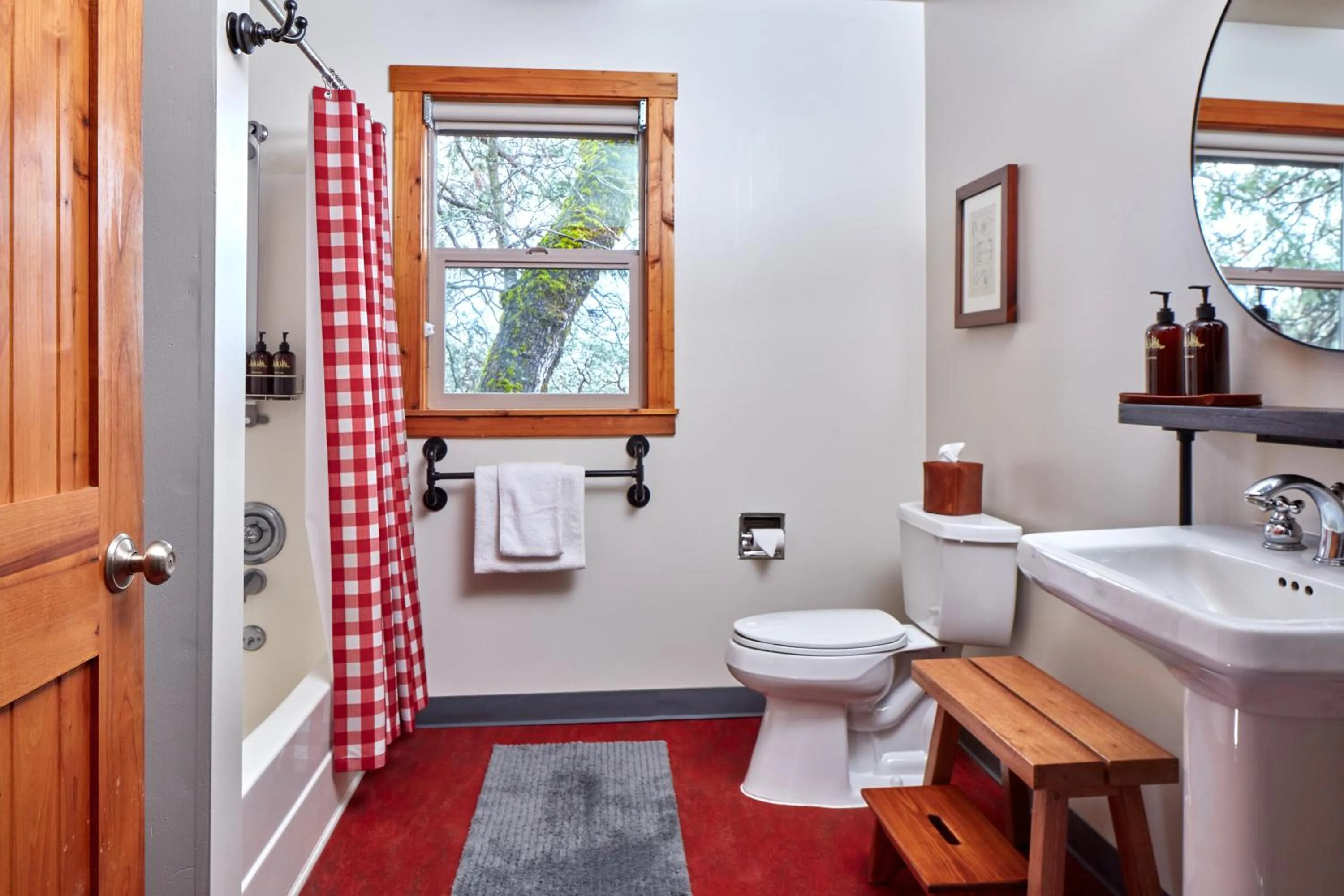 Bathroom in Evergreen Lodge at Yosemite