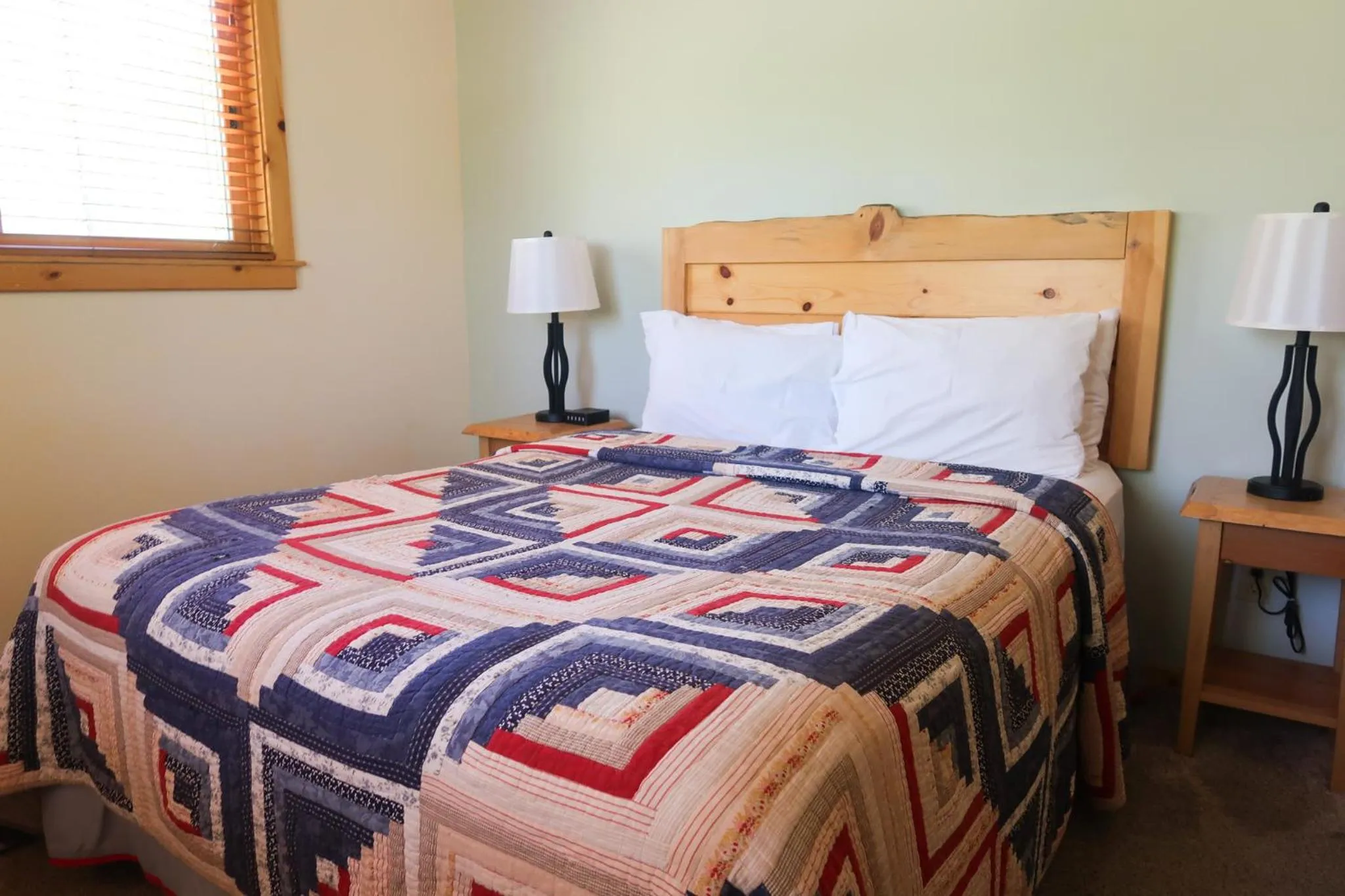 Bedroom, Bed in Evergreen Lodge at Yosemite