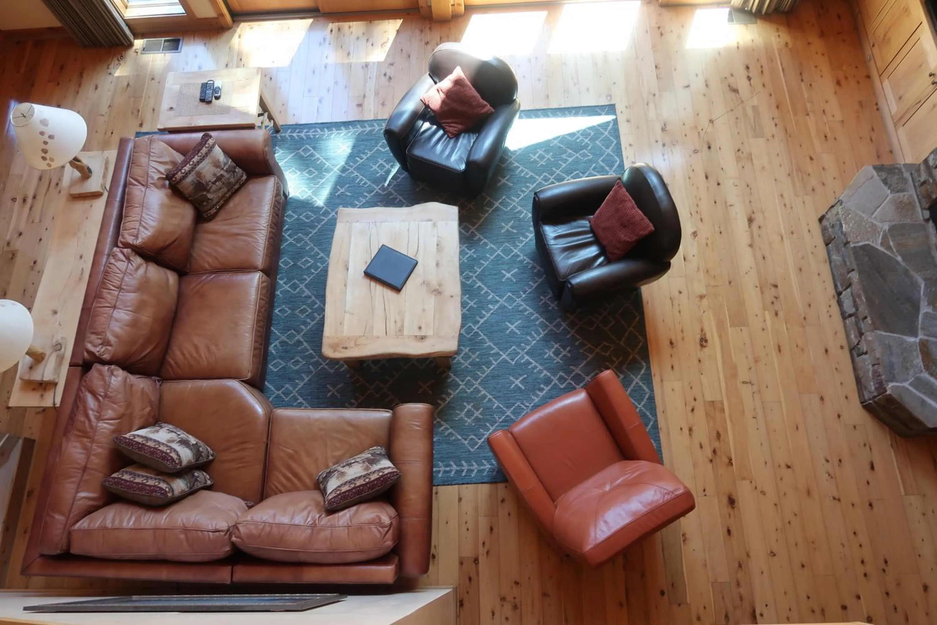 Living room in Evergreen Lodge at Yosemite