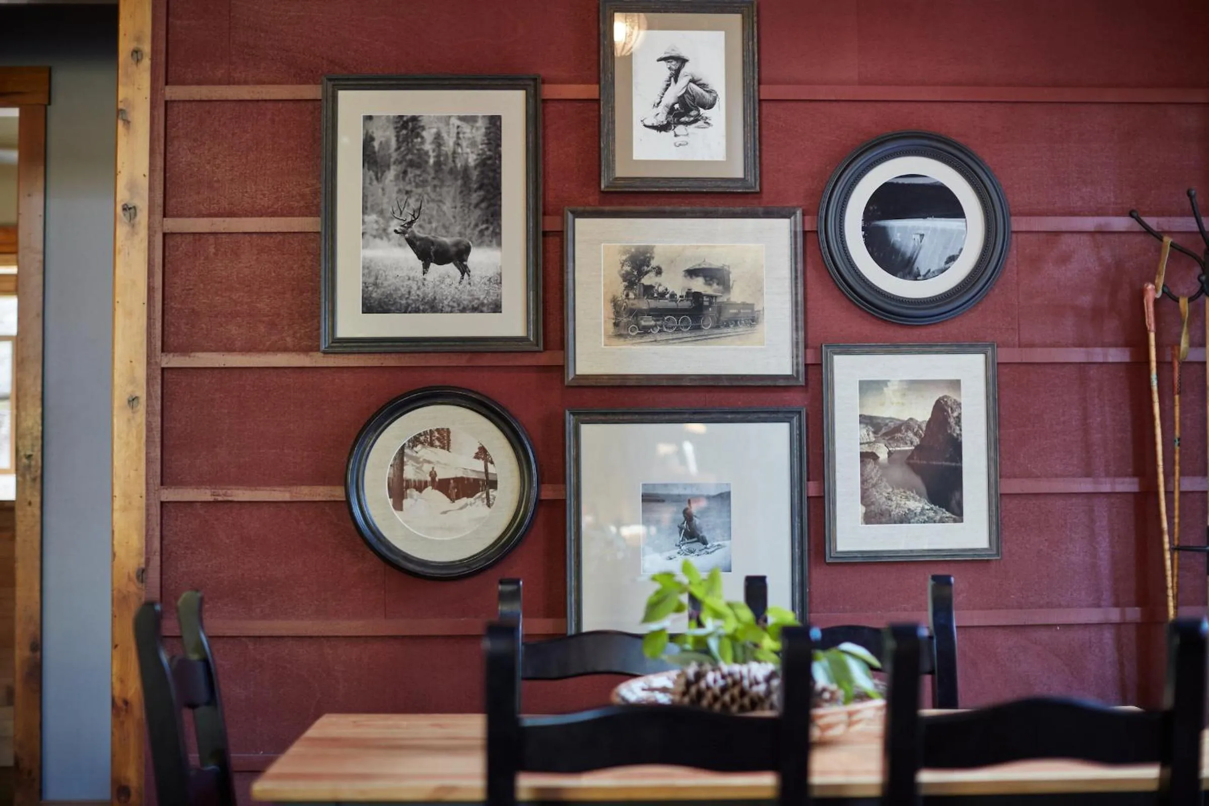 Seating area in Evergreen Lodge at Yosemite